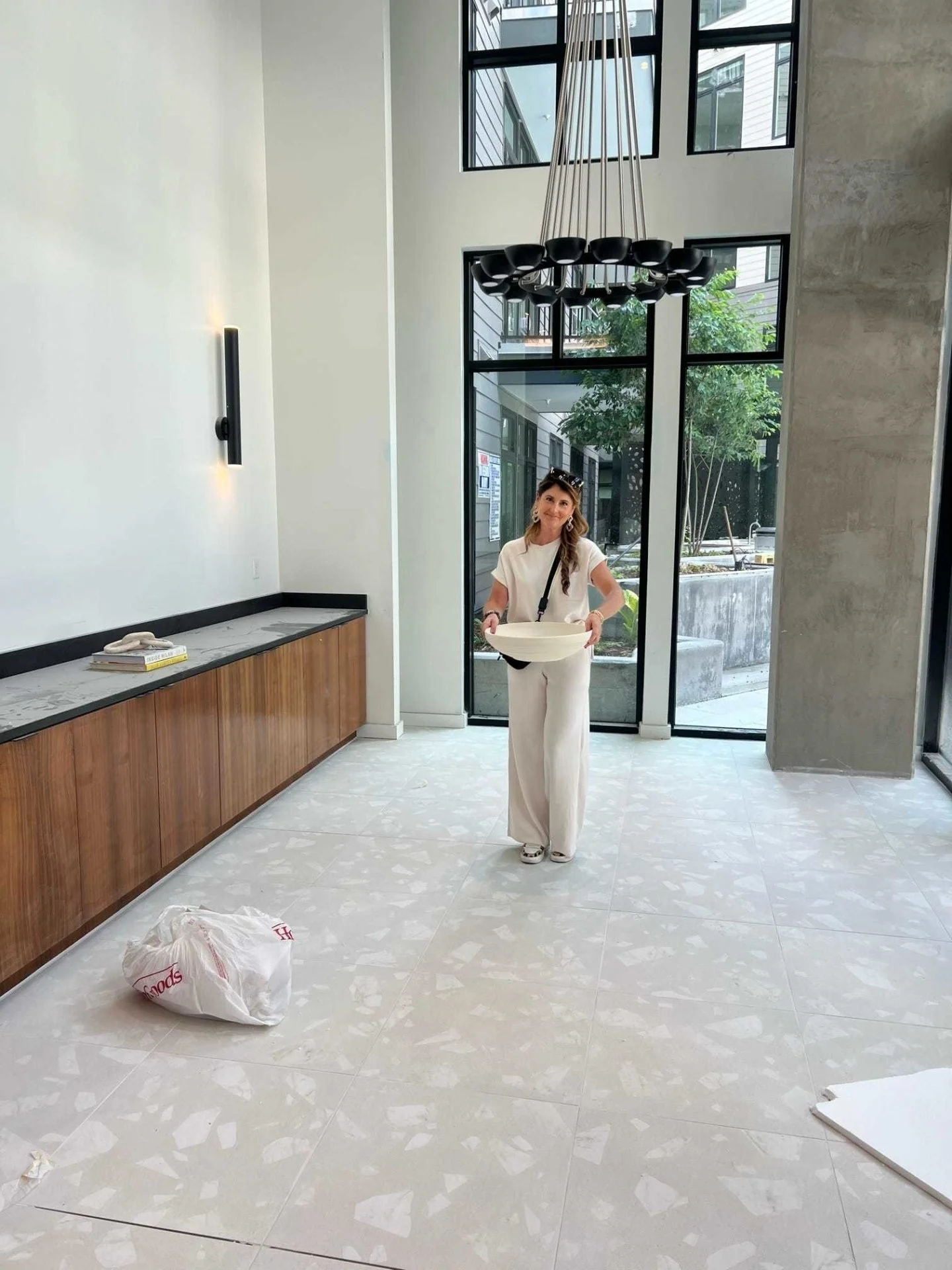 #ThrowbackThursday A blank canvas is where the magic starts. Install season is officially back in the air and the creativity is flowing!

#interior #interiordesign #design #interiorstyle #decorating #dailydecordose #decorinspiration #interiordetails 