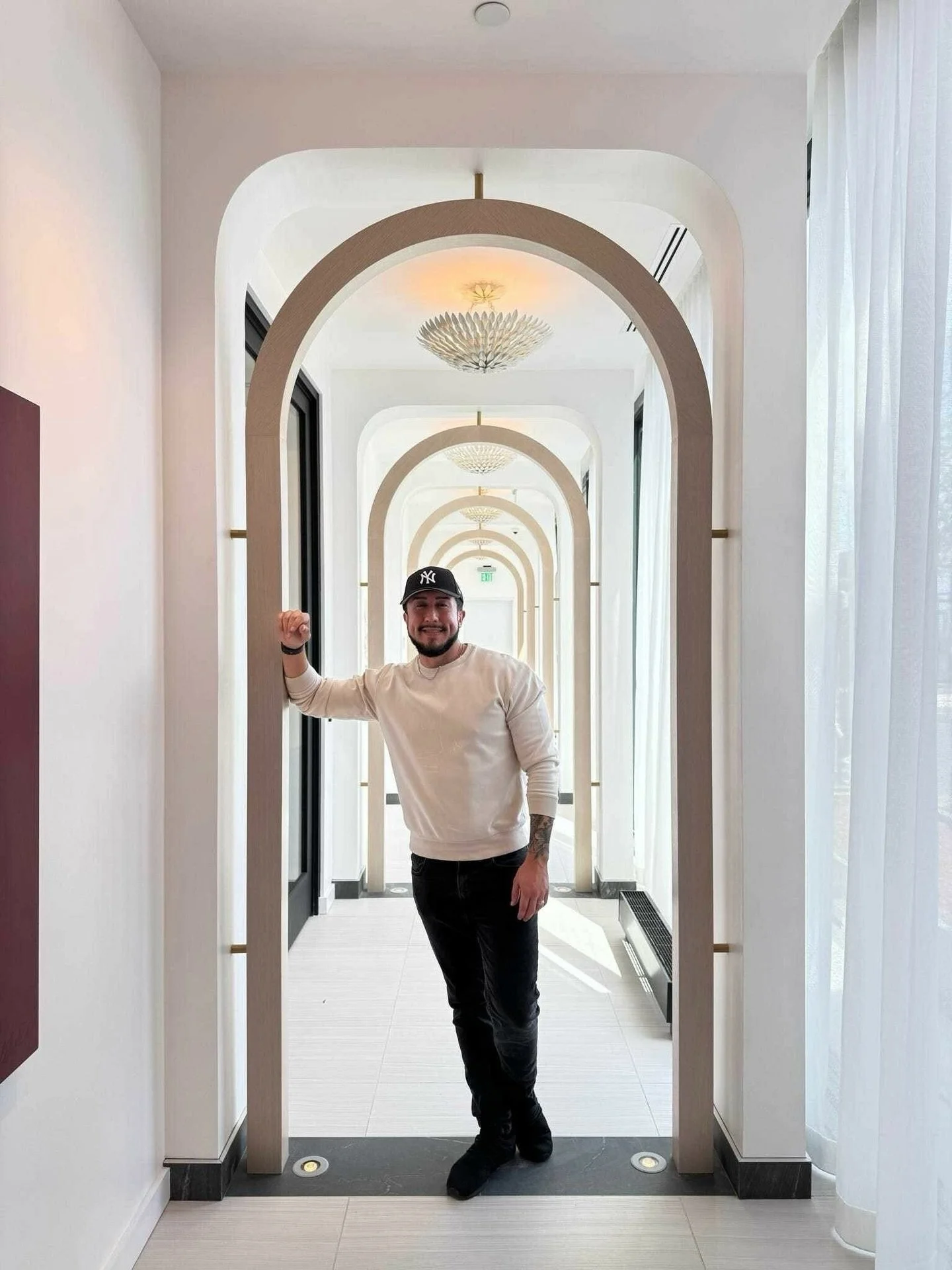 #ThrowbackThursday back to last year installing at Azure at National Landing with Jason&mdash;always rewarding to see the work come to life in such a beautiful space.

#interior #interiordesign #design #interiorstyle decorating dailydecordose decorin