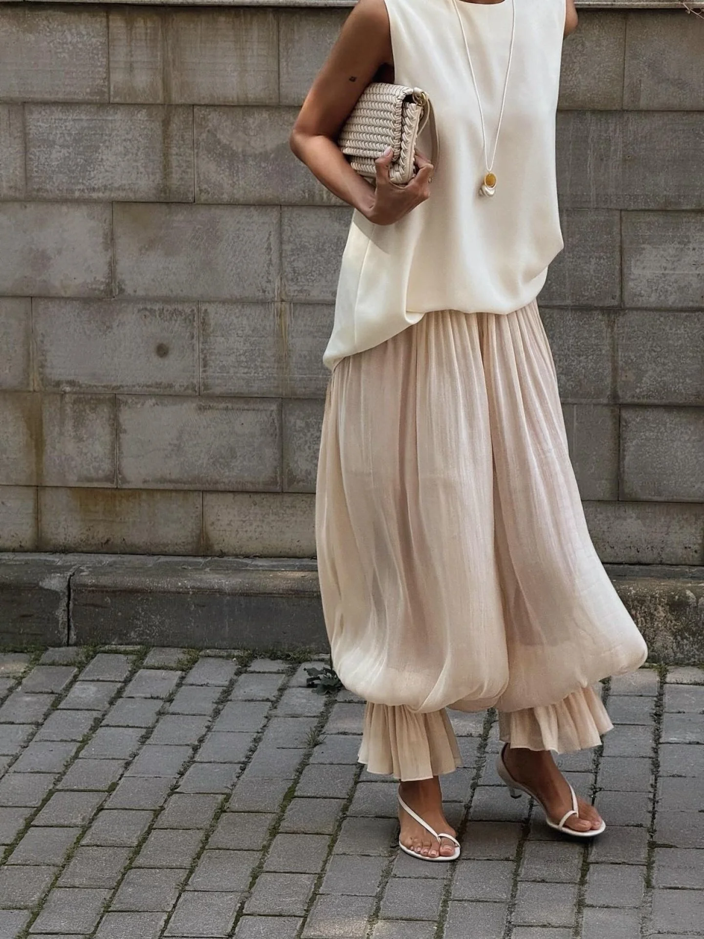 #FashionFriday Flow, texture, and timeless neutrals&mdash;an effortless look that moves with you.

#interior #interiordesign #design #interiorstyle #decorating #dailydecordose #decorinspiration #interiordetails #designelements #fashion