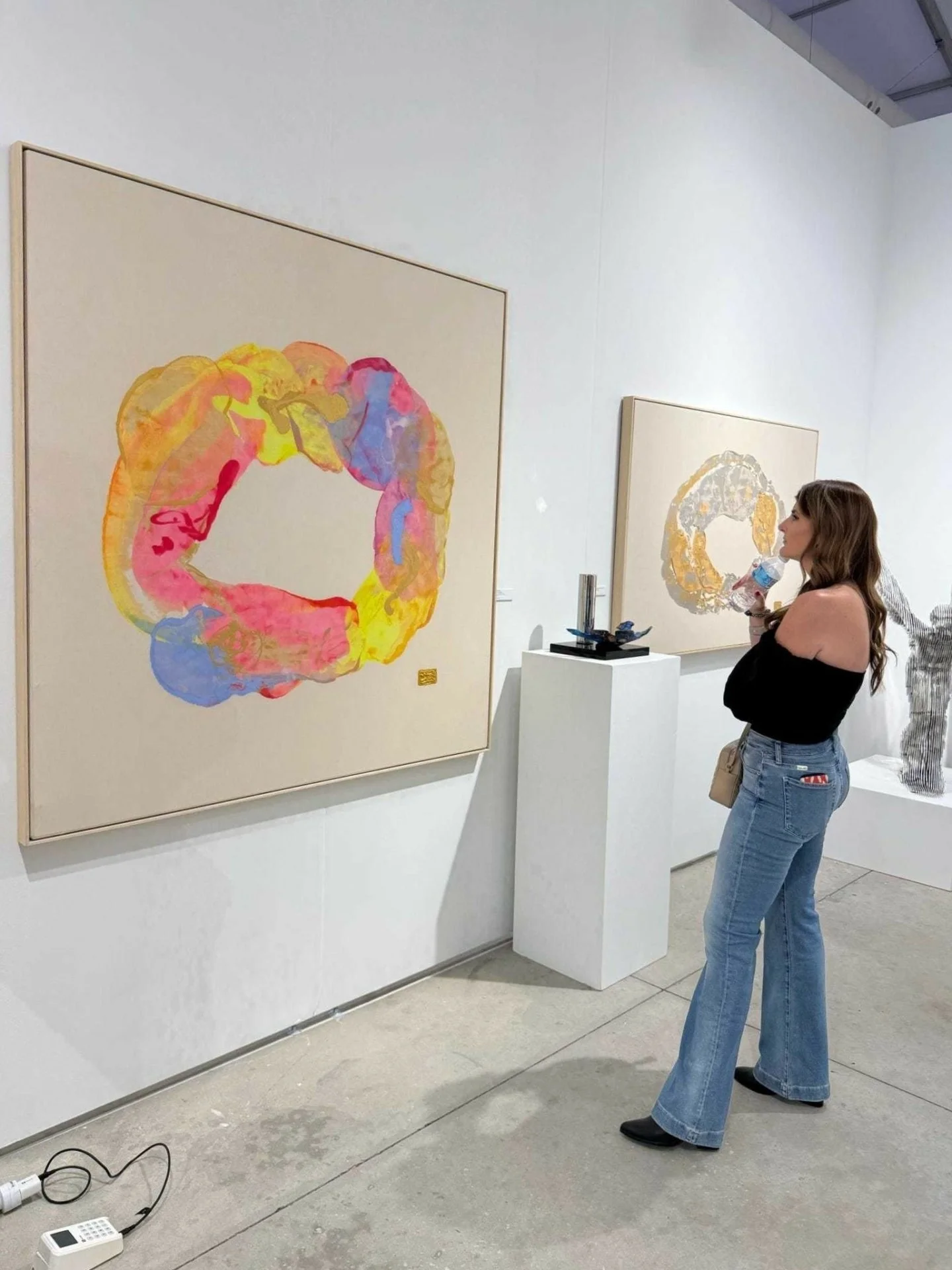 #SundayShowcase Art inspires us every single day&mdash;in every project, every design choice, and every conversation. The heart of our work is fueled by the creativity of local artists and vibrant, imaginative minds.

#interior #interiordesign #desig