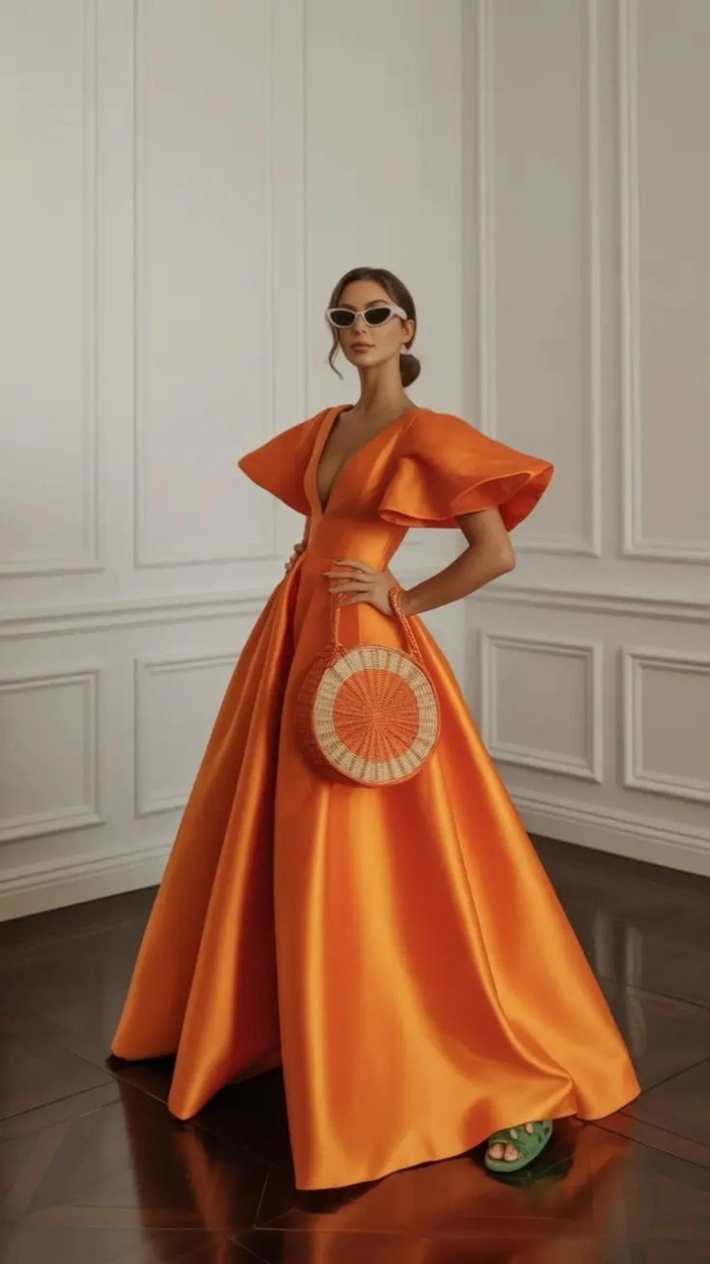 #FashionFriday Serving sunset tones and statement silhouettes!

#interior #interiordesign #design #interiorstyle #decorating #dailydecordose #decorinspiration #interiordetails #designelements #colorpop #ihavethisthingwithcolor #fashion
