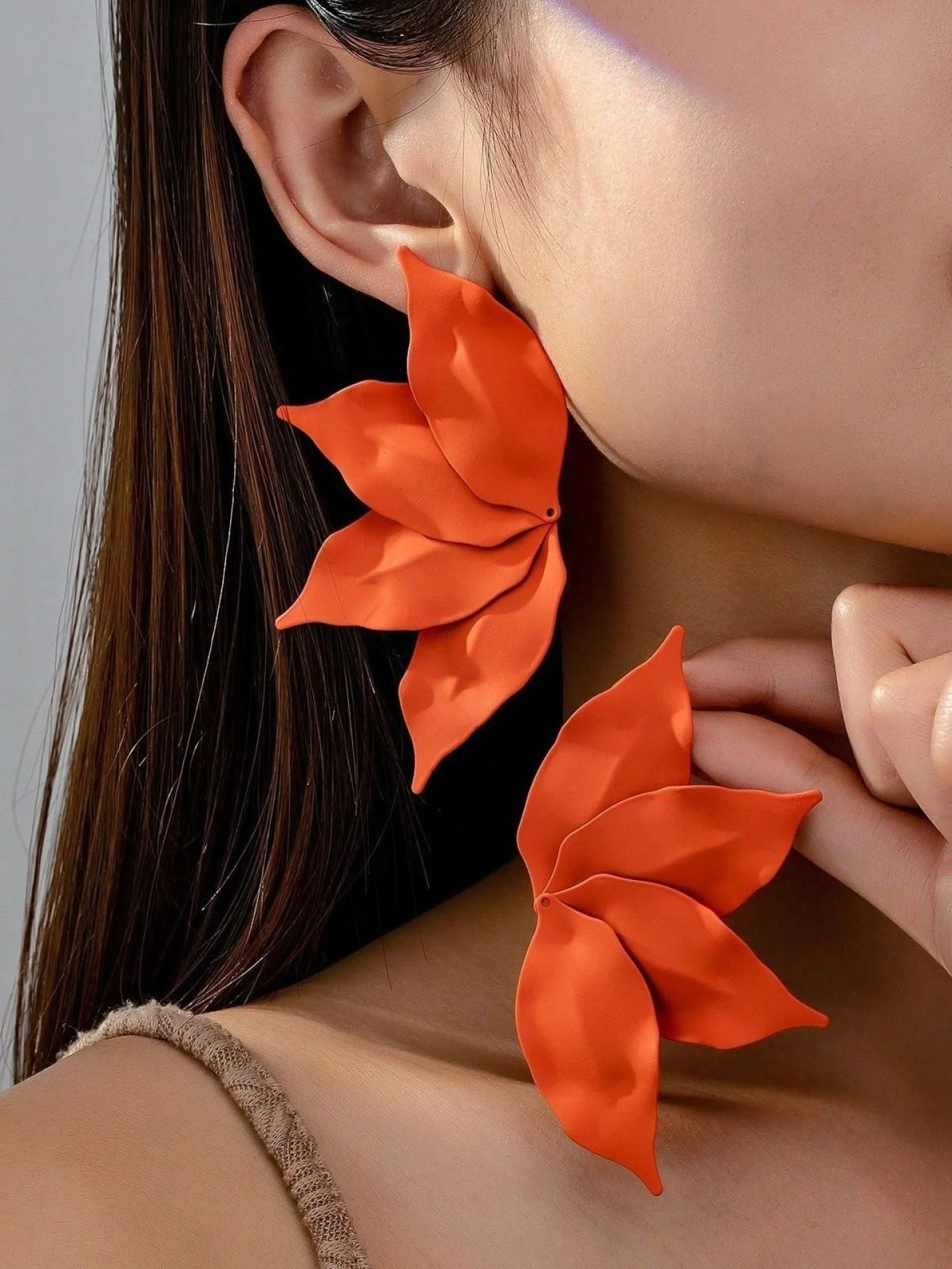#FashionFriday Orange you obsessed too? 🧡 These bold floral statement earrings are bringing all the drama!

#interior #interiordesign #design #interiorstyle #decorating #dailydecordose #decorinspiration #interiordetails #designelements #colorpop #ih
