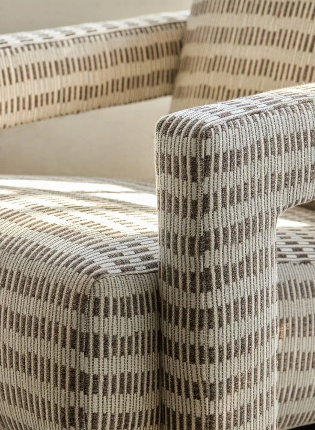 #MaterialMonday Woven detail that elevates the whole piece!

#interior #interiordesign #design #interiorstyle #decorating #dailydecordose #decorinspiration #interiordetails #designelements