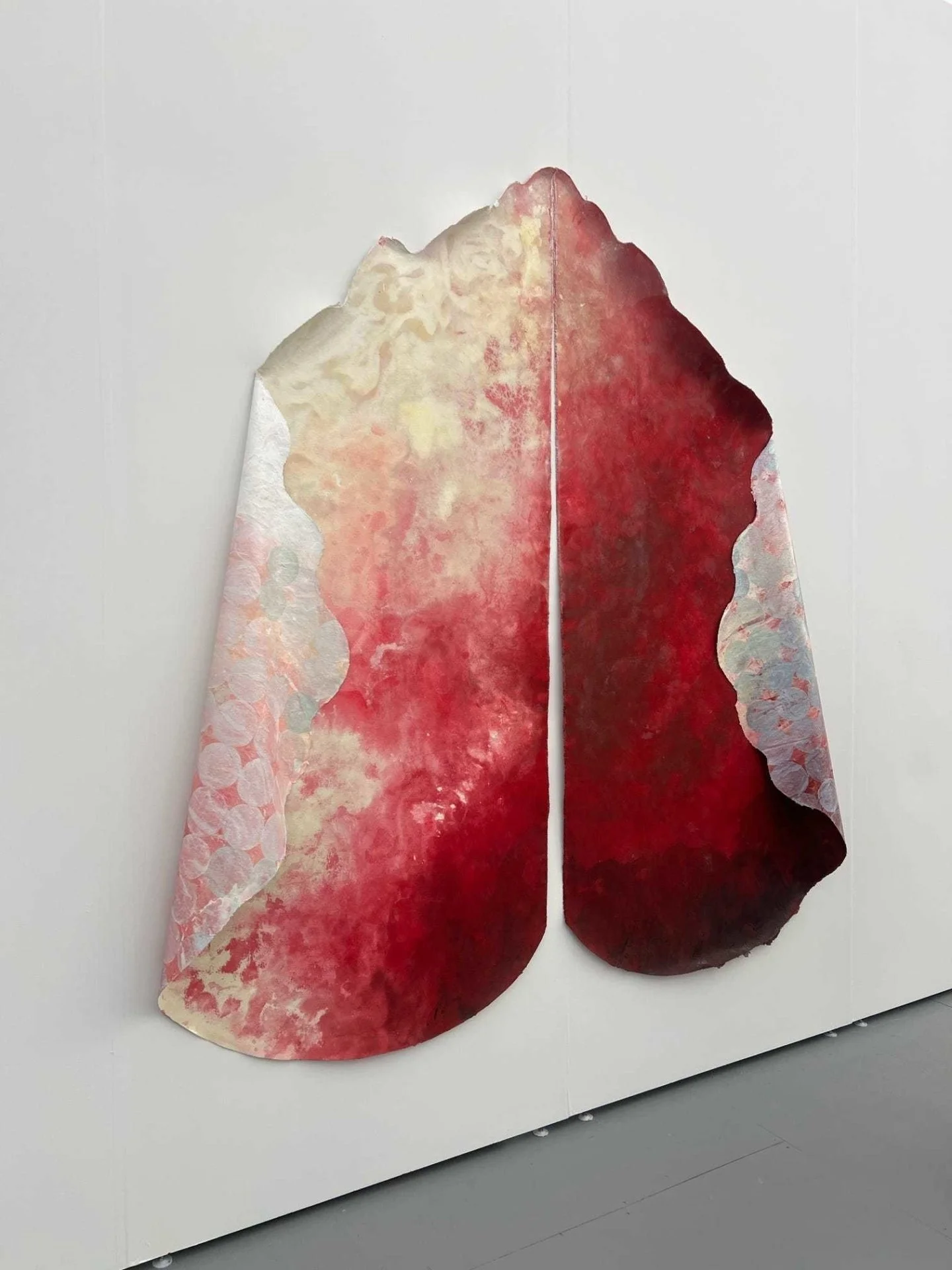 #TextureTuesday Still obsessing over this art piece from Miami art week last year! Whether it's a cozy throw, a textured rug, or a statement art piece, incorporating different materials can elevate your design game.