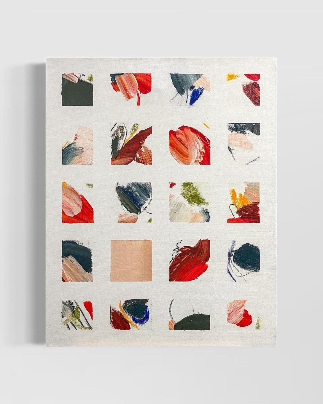 #TextureTuesday A dynamic grid of expressive brushstrokes turns texture into the focal point, where each square captures movement, layering, and raw materiality. Artwork by Marie Theres Madani.

#interior #interiordesign #design #interiorstyle #decor