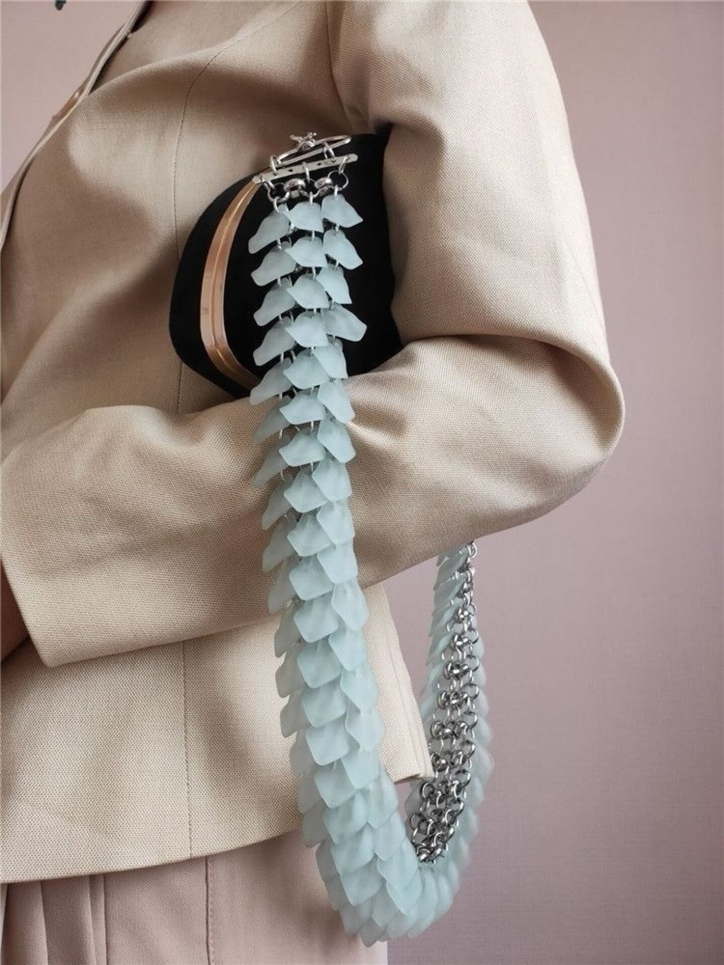 #FashionFriday but make it statement bag strap! Elevate every look with a touch of texture and shine&mdash;because the details do all the talking. 

#interiordesign #design #interiorstyle #interiordetails #designelements