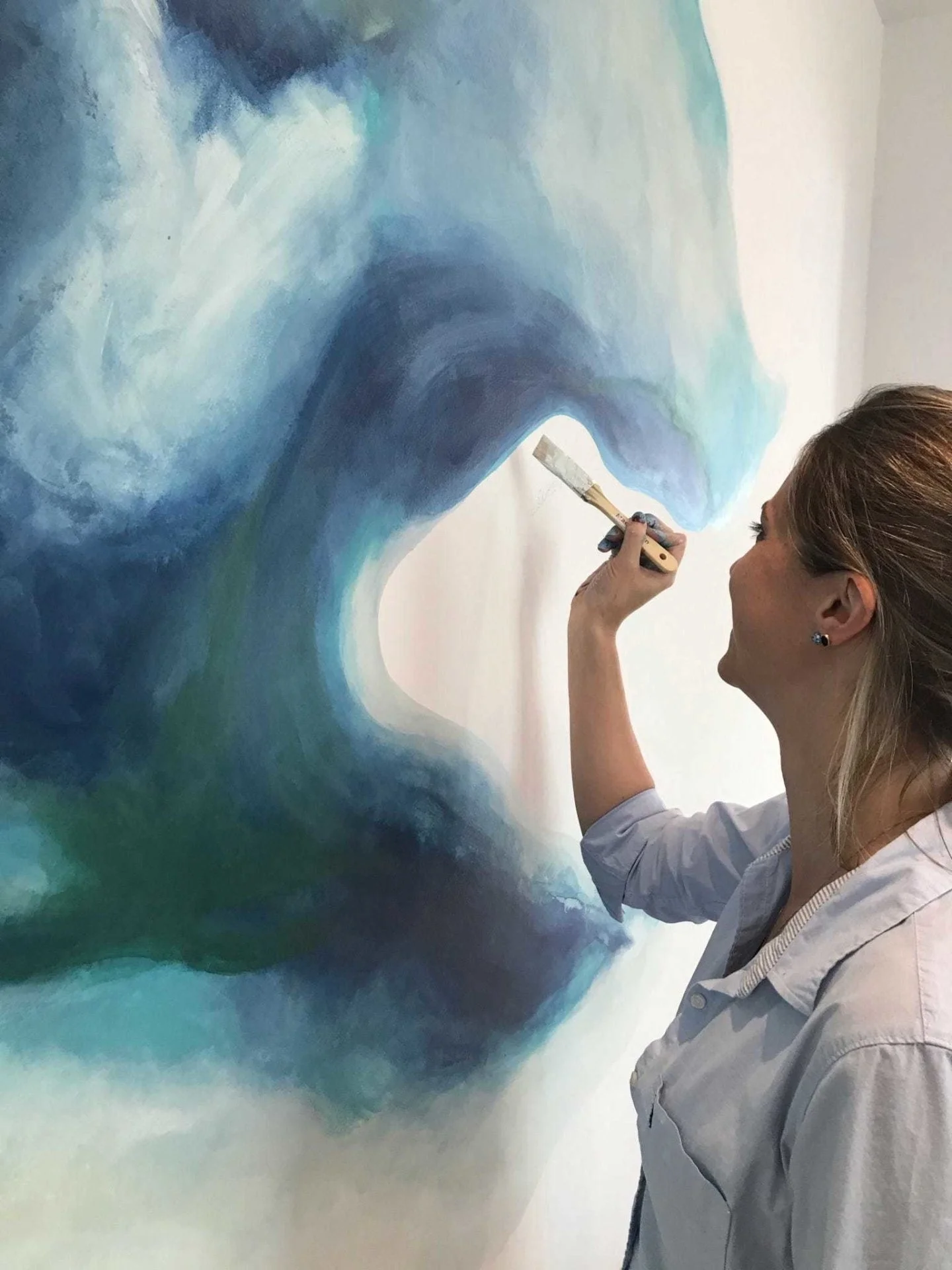 #SundayShowcase Featuring our talented in-house artist Kendall in action&mdash;bringing this stunning blue mural to life, one brushstroke at a time. A perfect blend of movement, color, and creativity that transforms any space into an experience.

#in