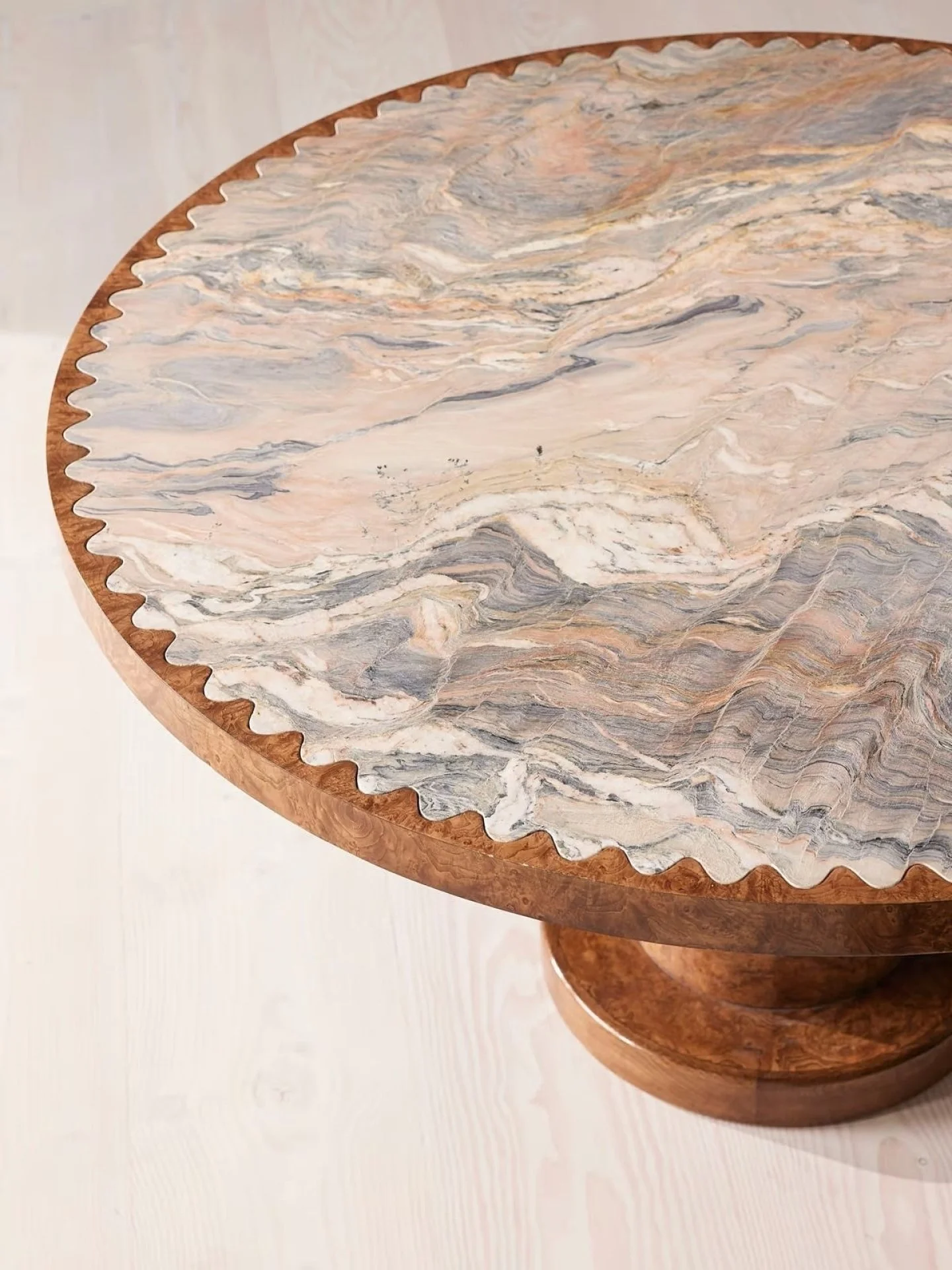 #MaterialMonday The Soho House Fiore Dining Table in Brazilian quartzite&mdash;where natural movement meets sculptural design. Each detail tells a story, turning everyday function into a true work of art!

#interiordesign #design #interiorstyle #inte