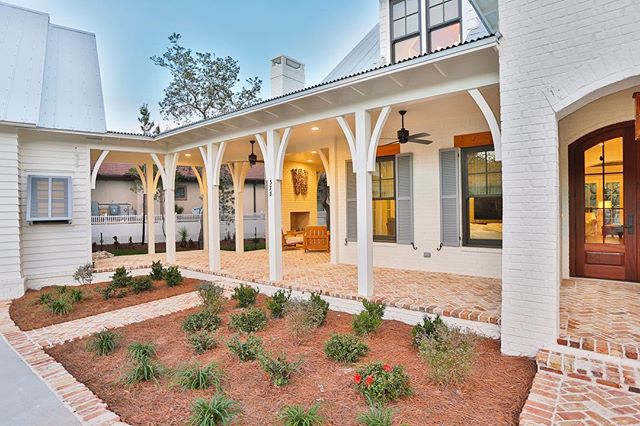 #santarosabeach #homeadore #interiordesign #livingroom #house #home #architecture #contemporary #design #instahome #instadesign #interiors #homedecoration #furniture #dreamhome #homedesign #lifestyle #details #beachhouse #shutters #englishcottage #ho