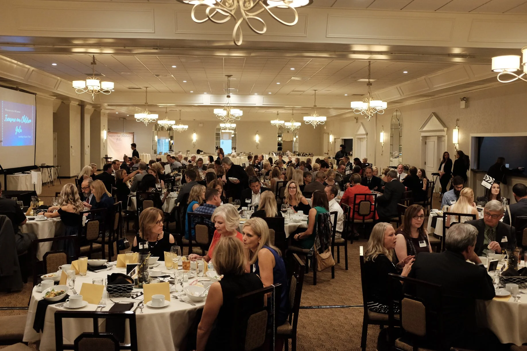 Dinner Crowd.jpg