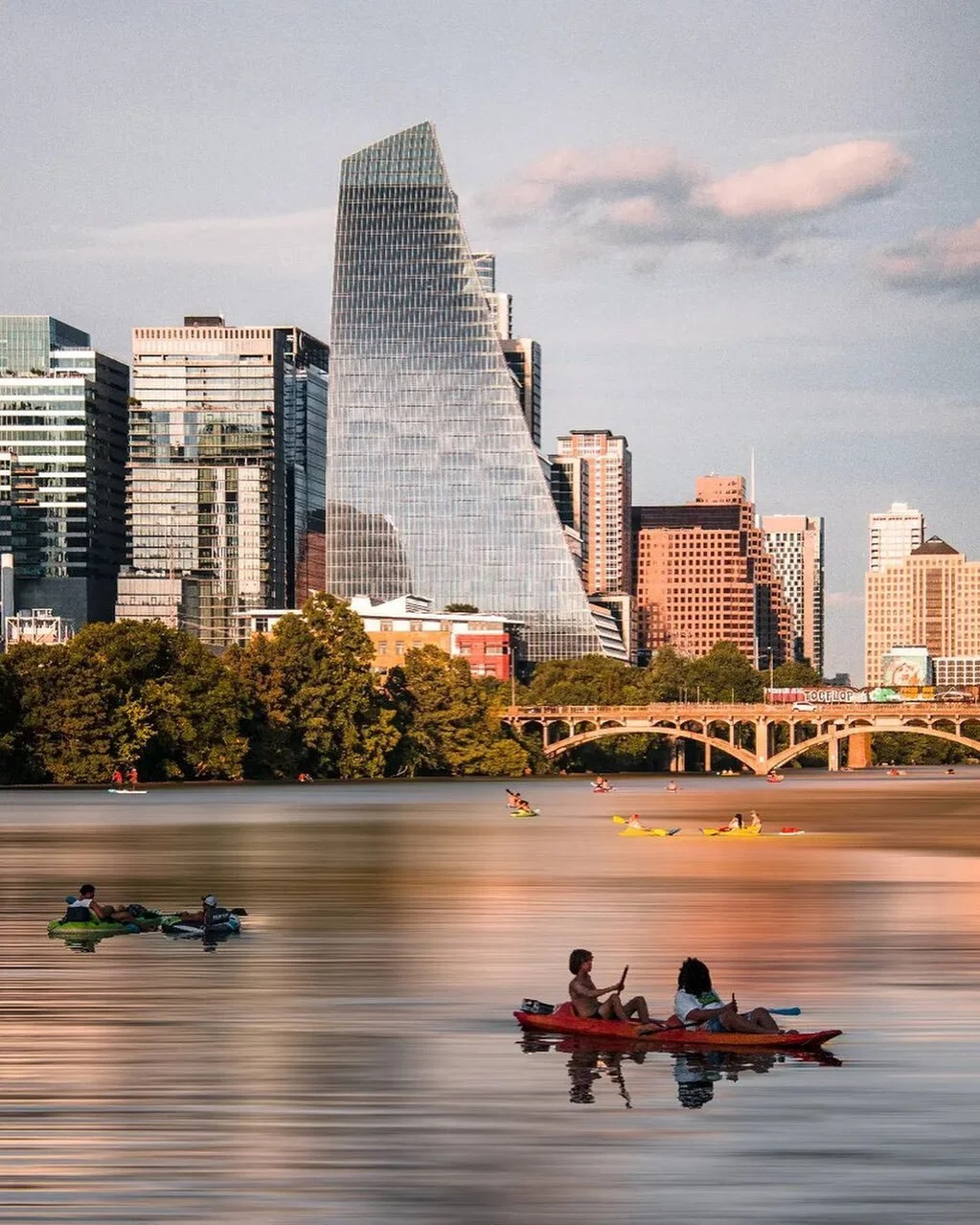 Did you know that World Photography Day is coming up this Friday?! To celebrate this awesome holiday that's just for photographers, we've teamed up with @cameraframes + @canonprogear to give away an AWESOME photography bundle that includes:
⭐ @canonu