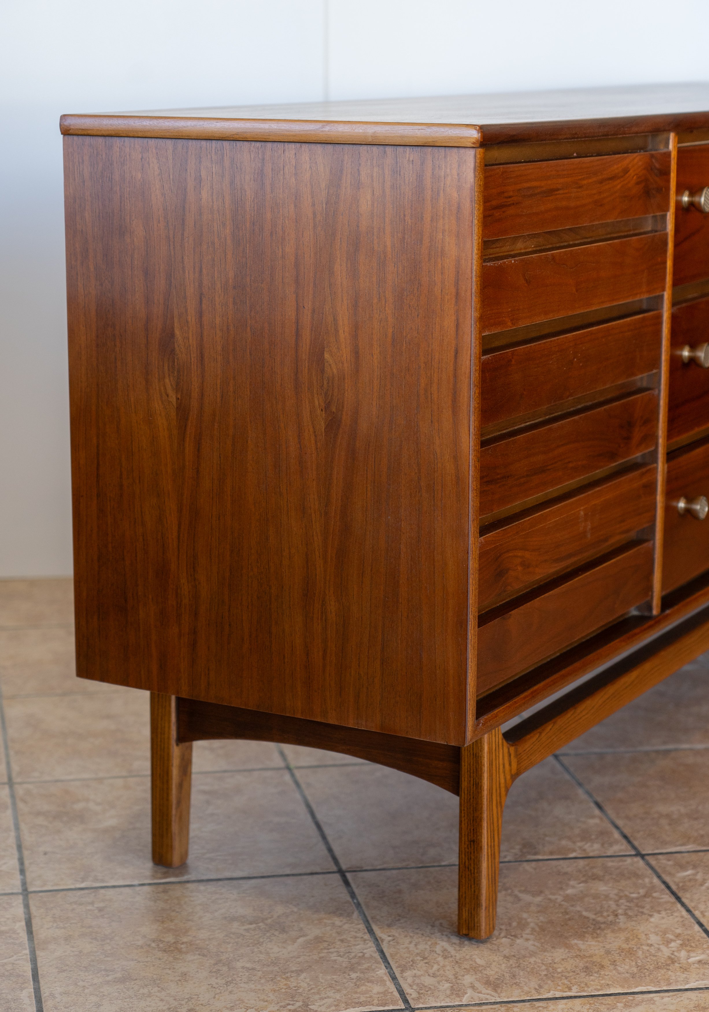 stanley dresser_9.jpg