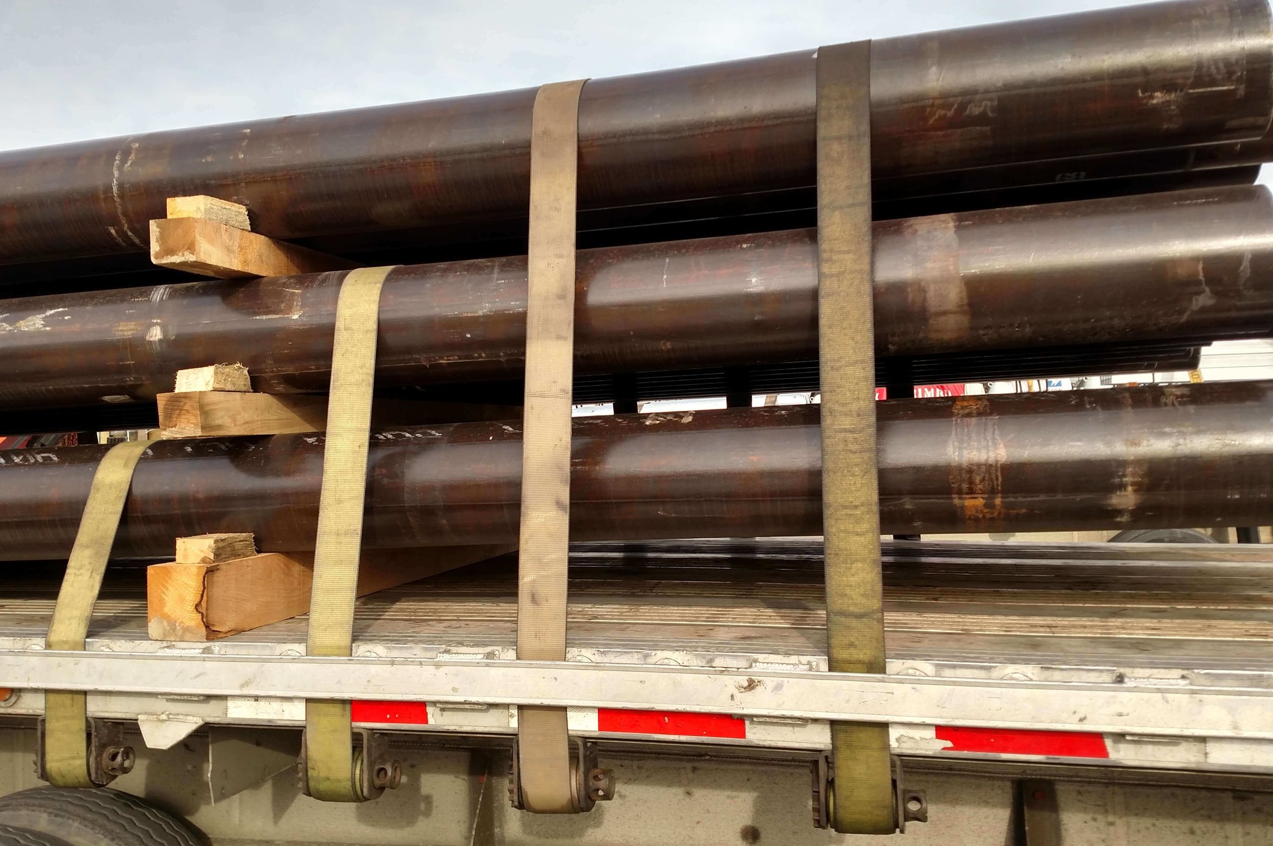 E-5: Belly strapping each layer stabilizes the load.