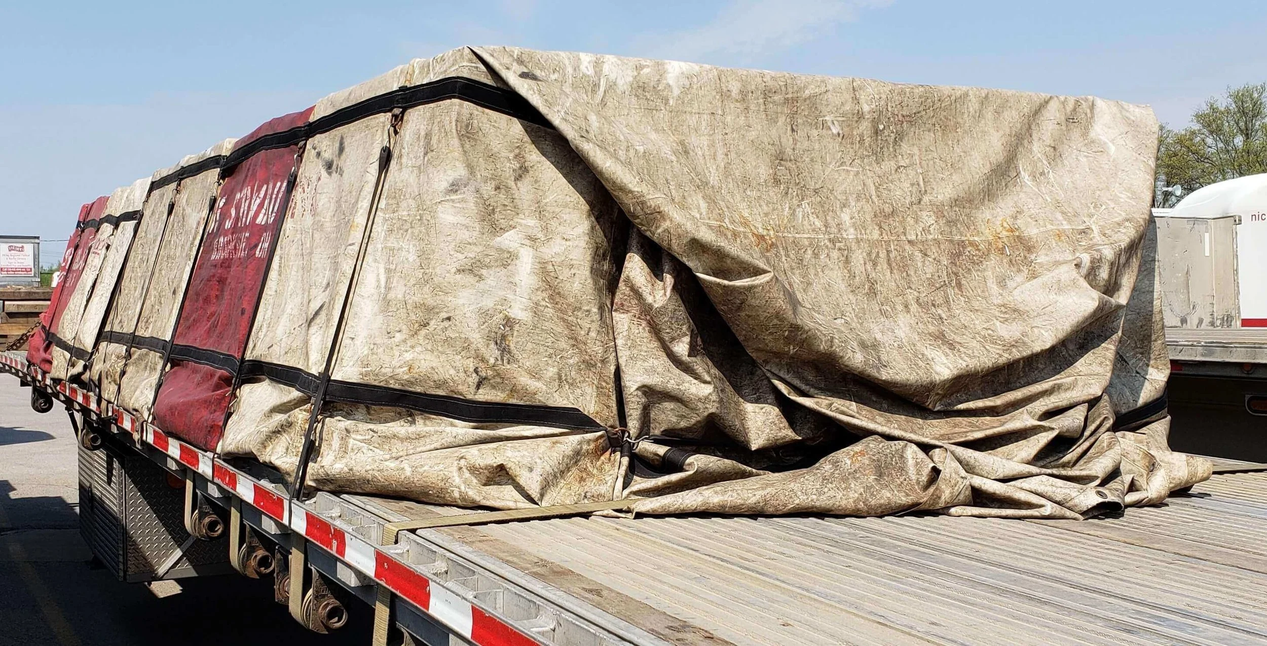 I-16: Rear flap not secured.