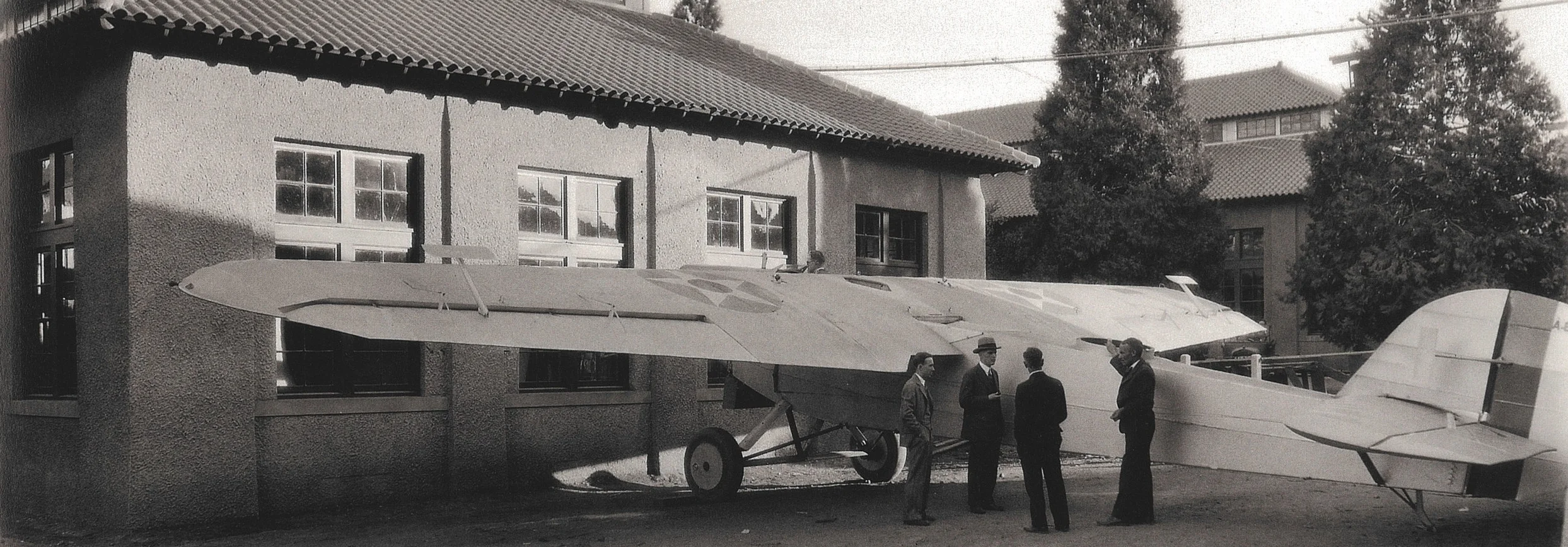 Margo Davis, Roxanne Nilan. The Stanford album: a photographic history, 1885-1945