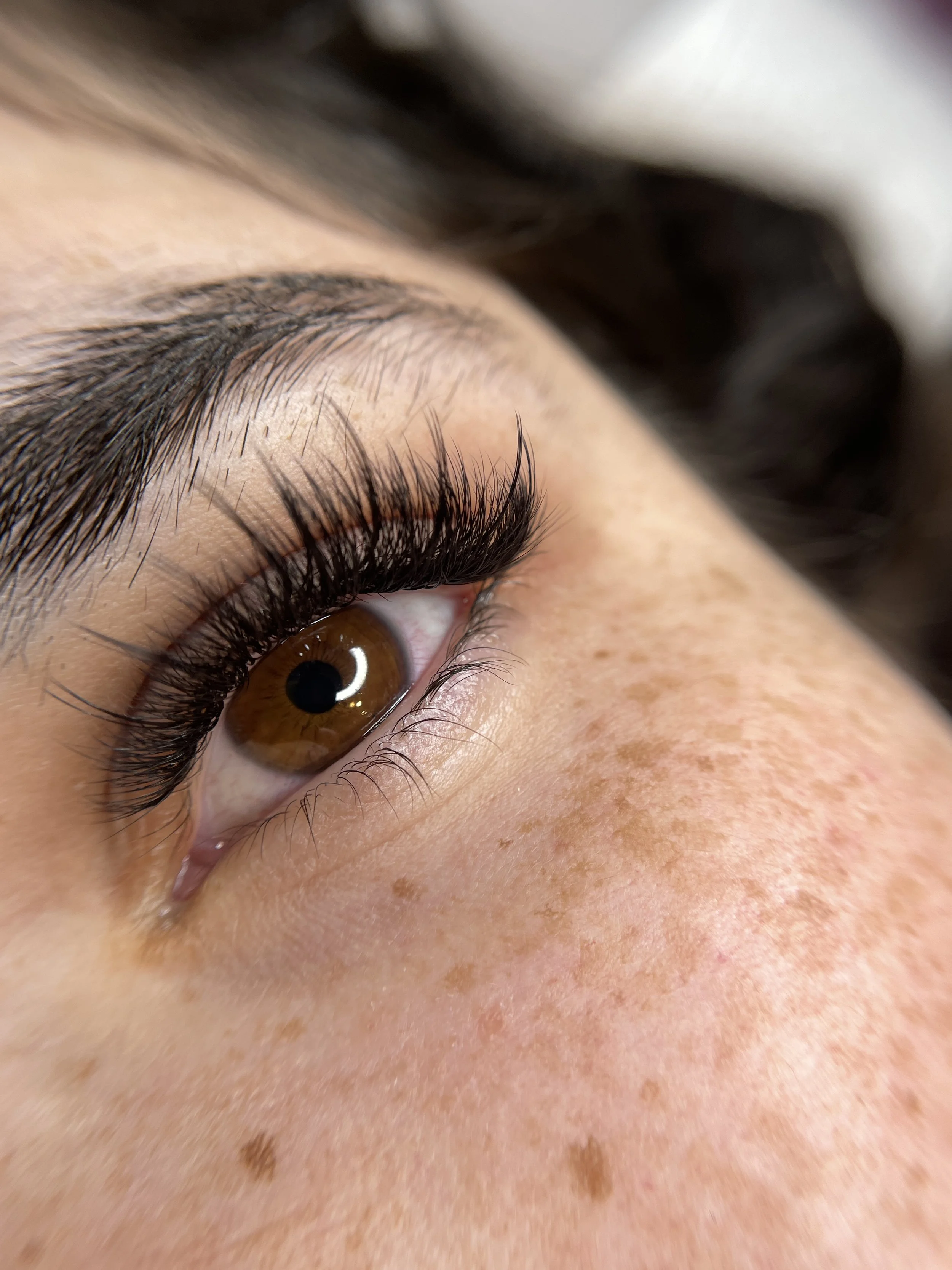 Freckle Tattoos: The Trendy Beauty Detail That Looks Natural