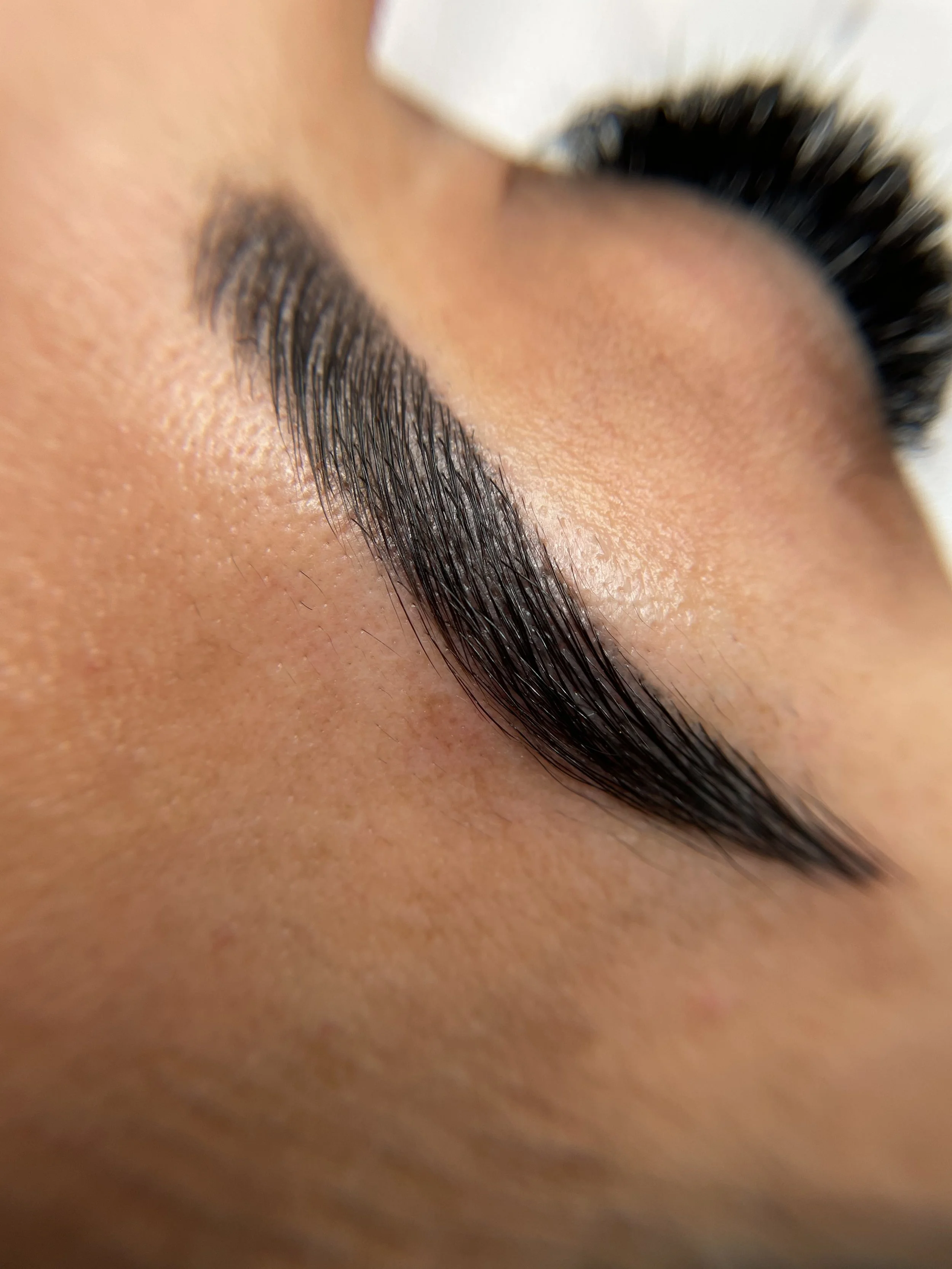 Natural Brows vs Bold Brows: Which Style Suits You