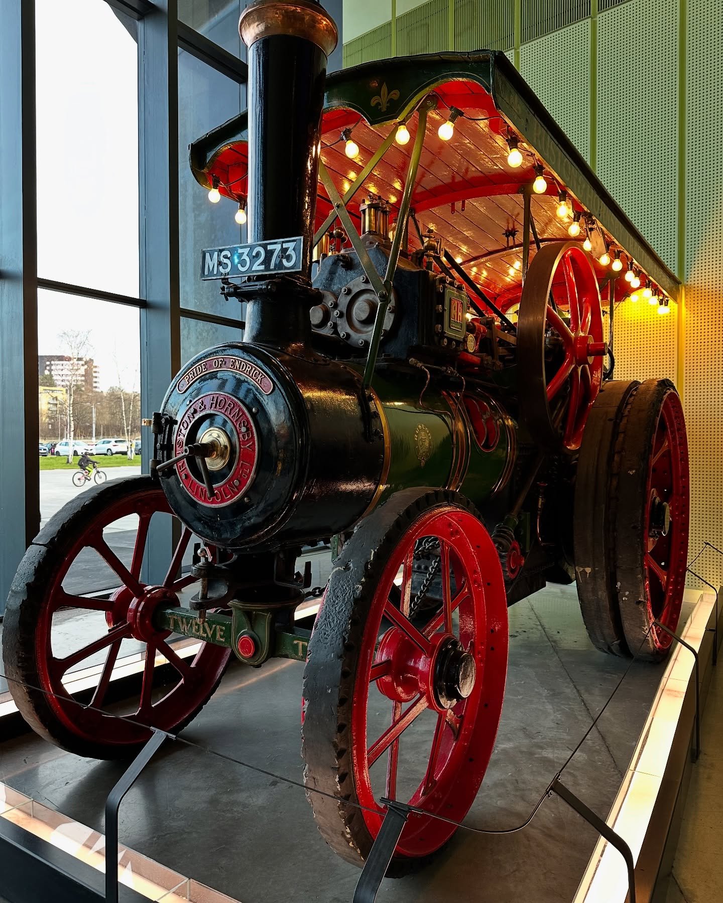 The Glasgow Riverside Museum is rather cool and worth a visit! 8 year old me would have appreciated it just as much as 38 year old me now ! @glasgow.life #Glasgow #RiversideMuseum 🚂🚘🛵🚇