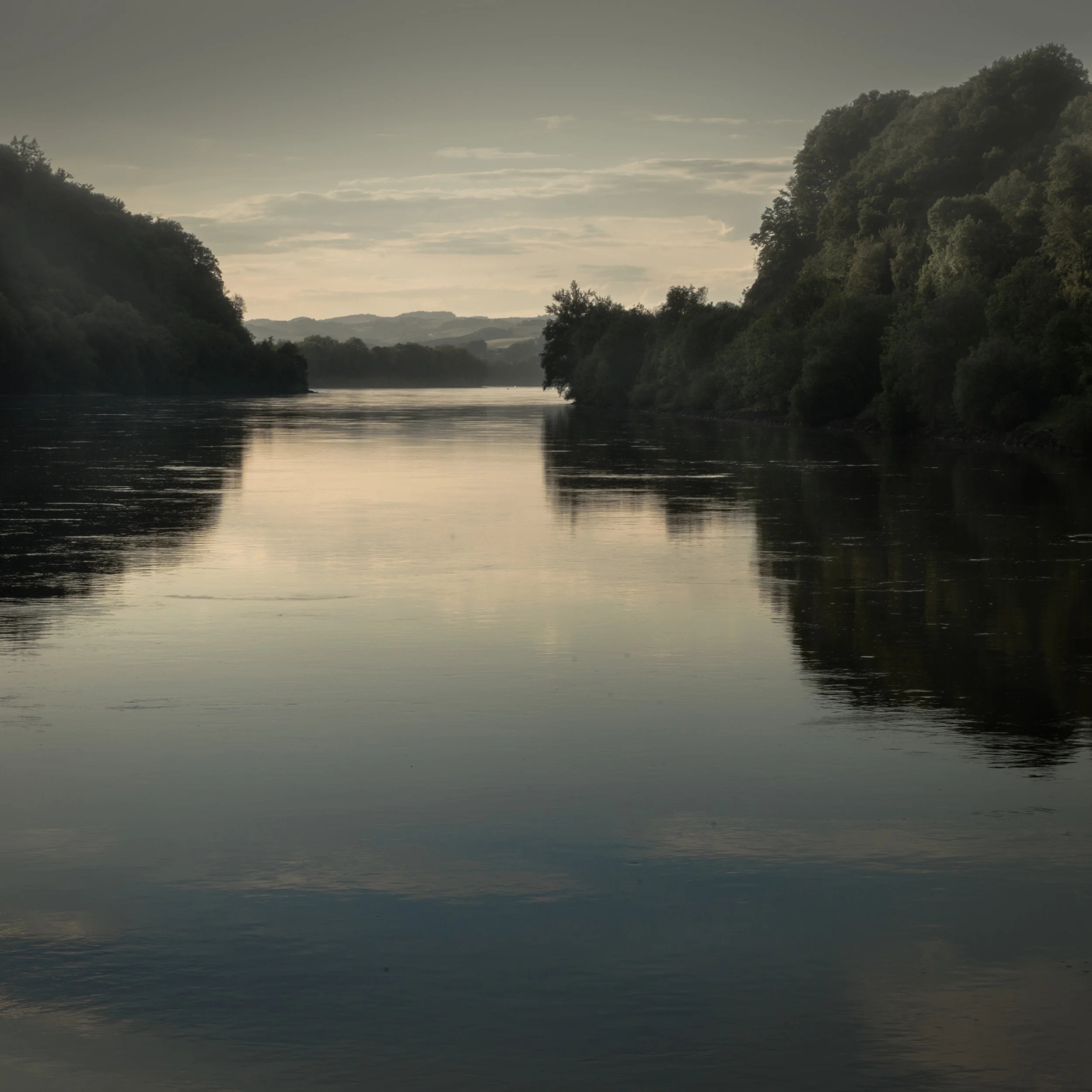 Österreich-Donau rechts (2.fehlt).jpg
