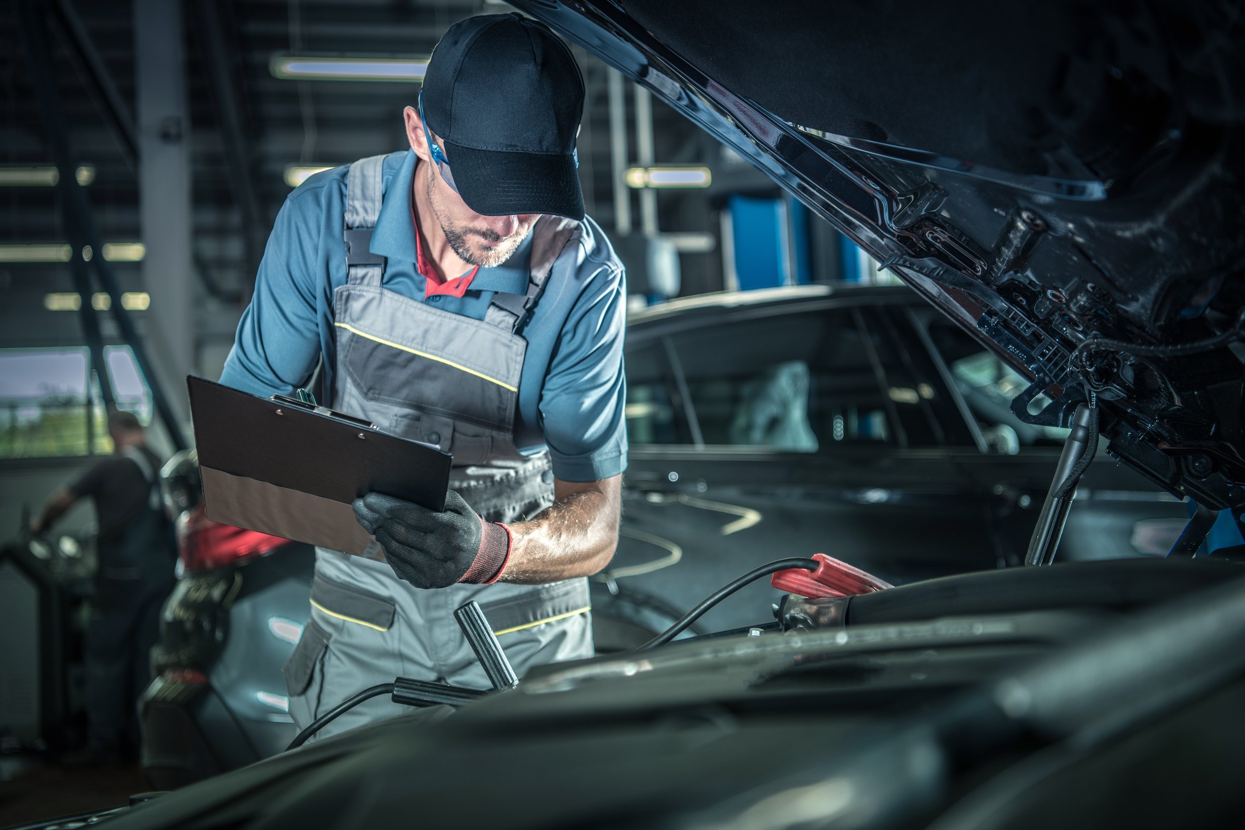 mechanic-detailed-inspection-JSNU2YL.jpg