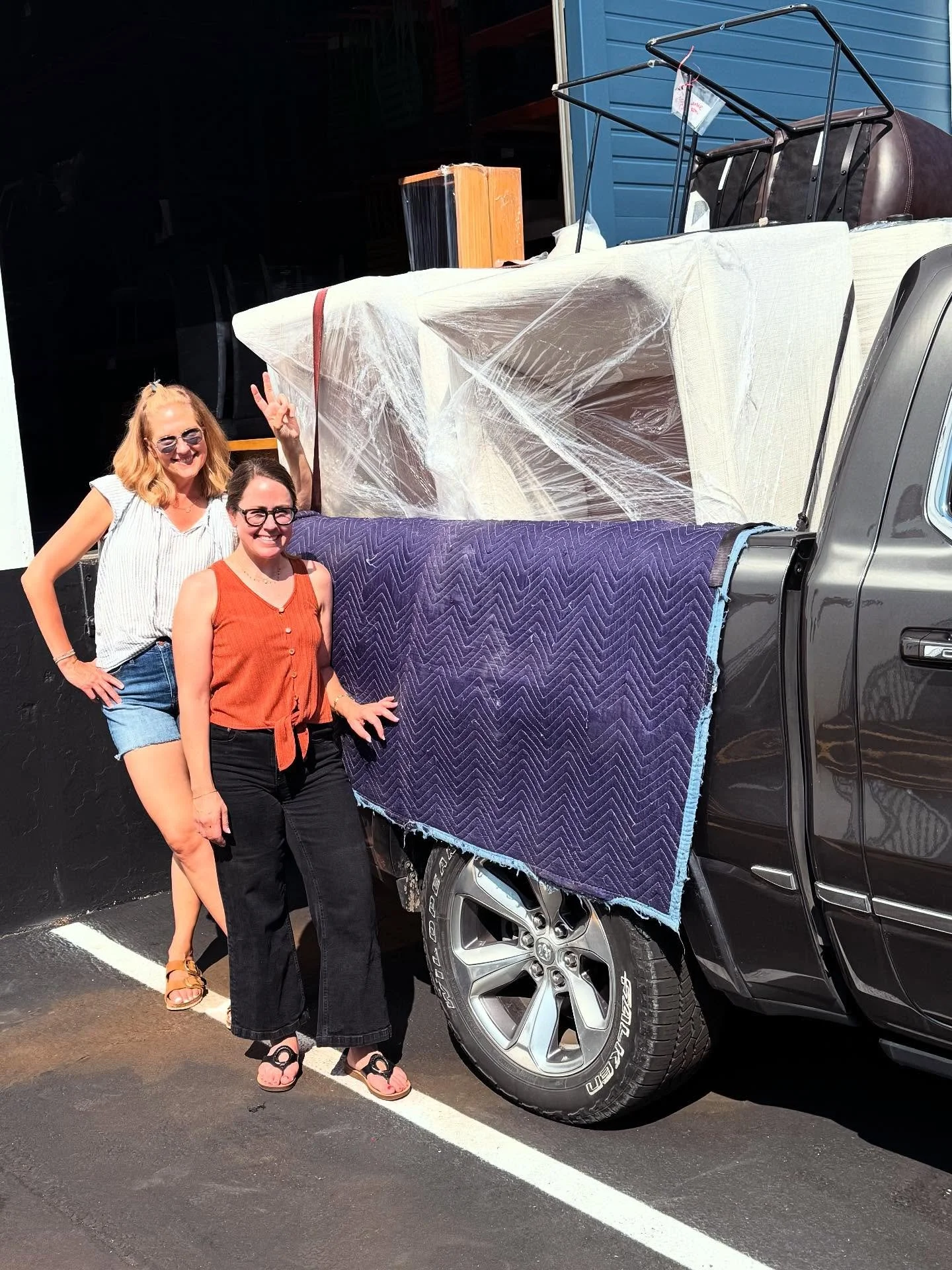 @erindekker_realestate and I had so much fun yesterday on our field trip to Seattle to go @seattleswank and snatch up some incredible deals! I believe the sale goes through this week so if you're looking for any furniture, bedding or rugs (and more) 