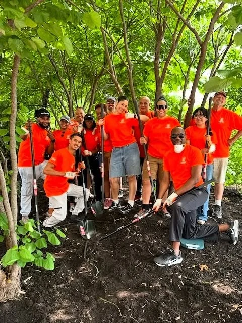 Thanks to the @homedepotfoundation for donating supplies, supporting and getting their hands dirty with us for the composting project at our Sutton Place Parks 🍃