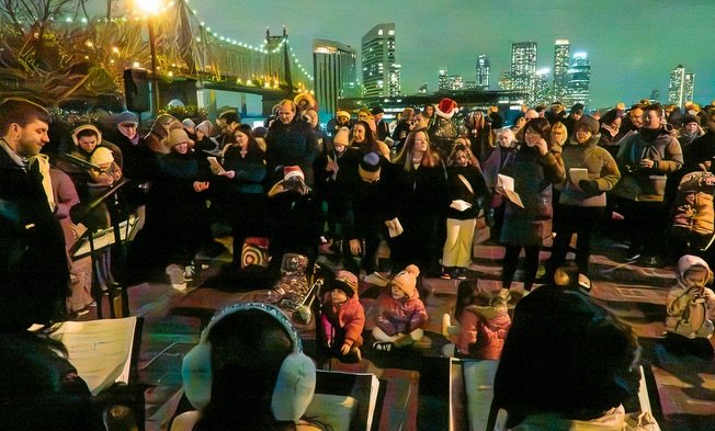 Scenes from Seasonal Sing Along 🎶🎄🕎

Thank you for singing, smiling and celebrating with us at our Fifth Annual Sing Along and Light Show in Sutton Park ✨

Happy Holidays from Sutton Place Parks Conservancy 🎁

📸 Jon Scarlet