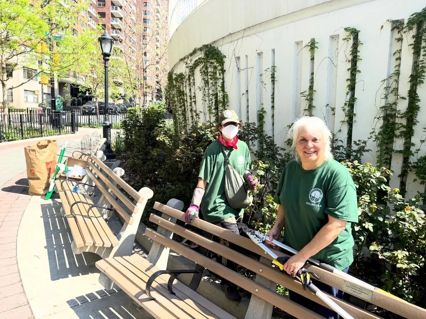 Caught this beautiful moment on my morning walk 🌸

A big thank you to Maggie and Joanne for spending their time pruning and weeding the roses &mdash; it doesn&rsquo;t go unnoticed. It&rsquo;s volunteers like this who truly make our community so spec