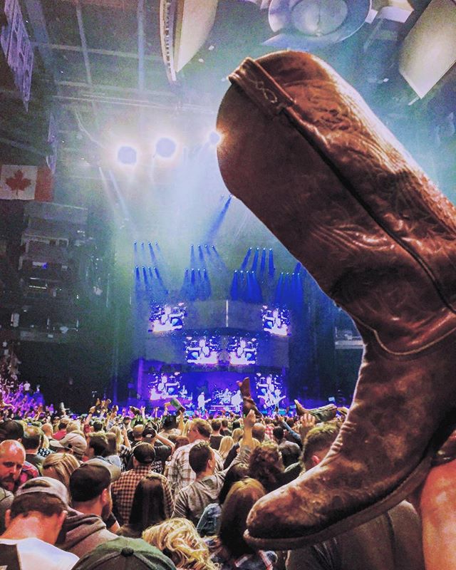 Lift up your boot during &ldquo;These Boots&rdquo;✅ --------------------------------------------- #theseboots #classiccountry #outlawcountry #outlaw #gibsonacoustic #music #ericchurch #song #staytuned #guitars #country #rock #eastcoast #novascotia #o