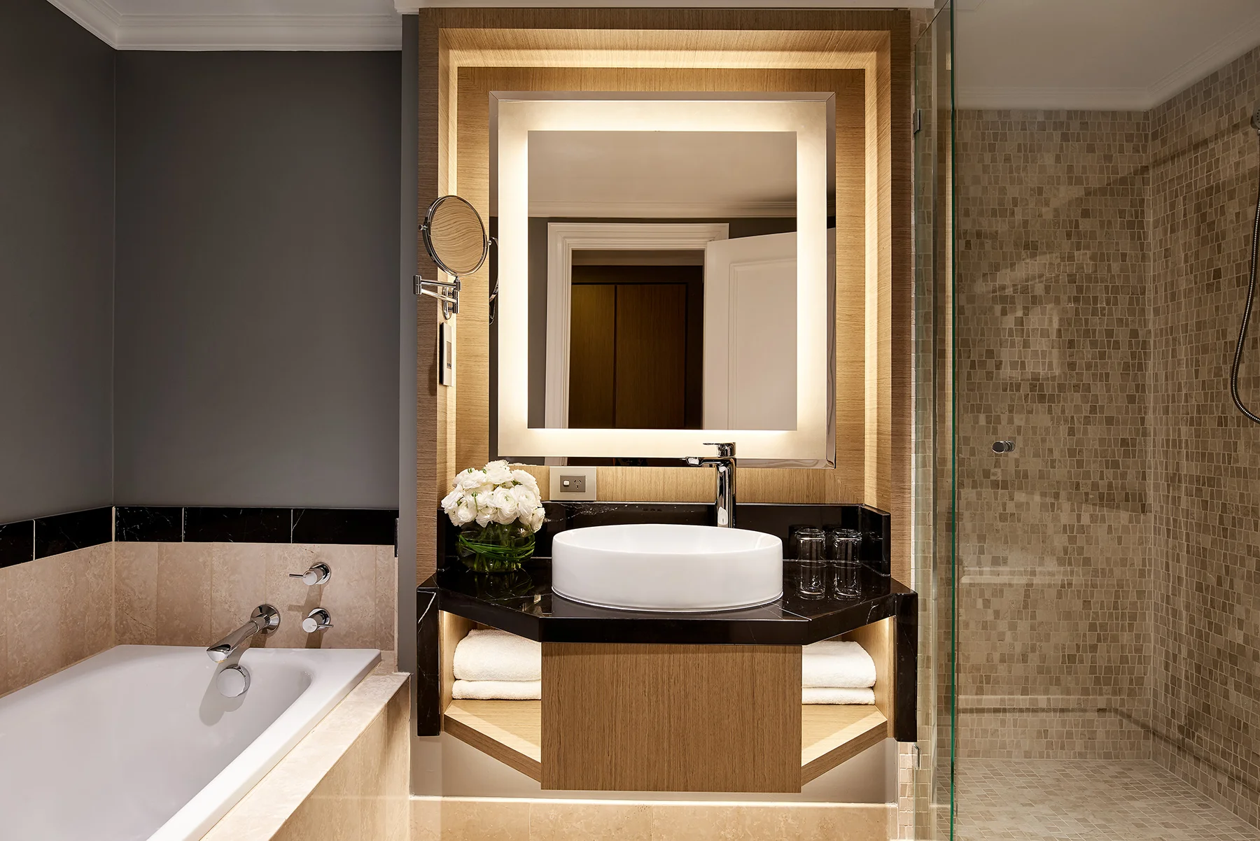 MH_BNEDT_kingriver_bathroom-1-1.jpg