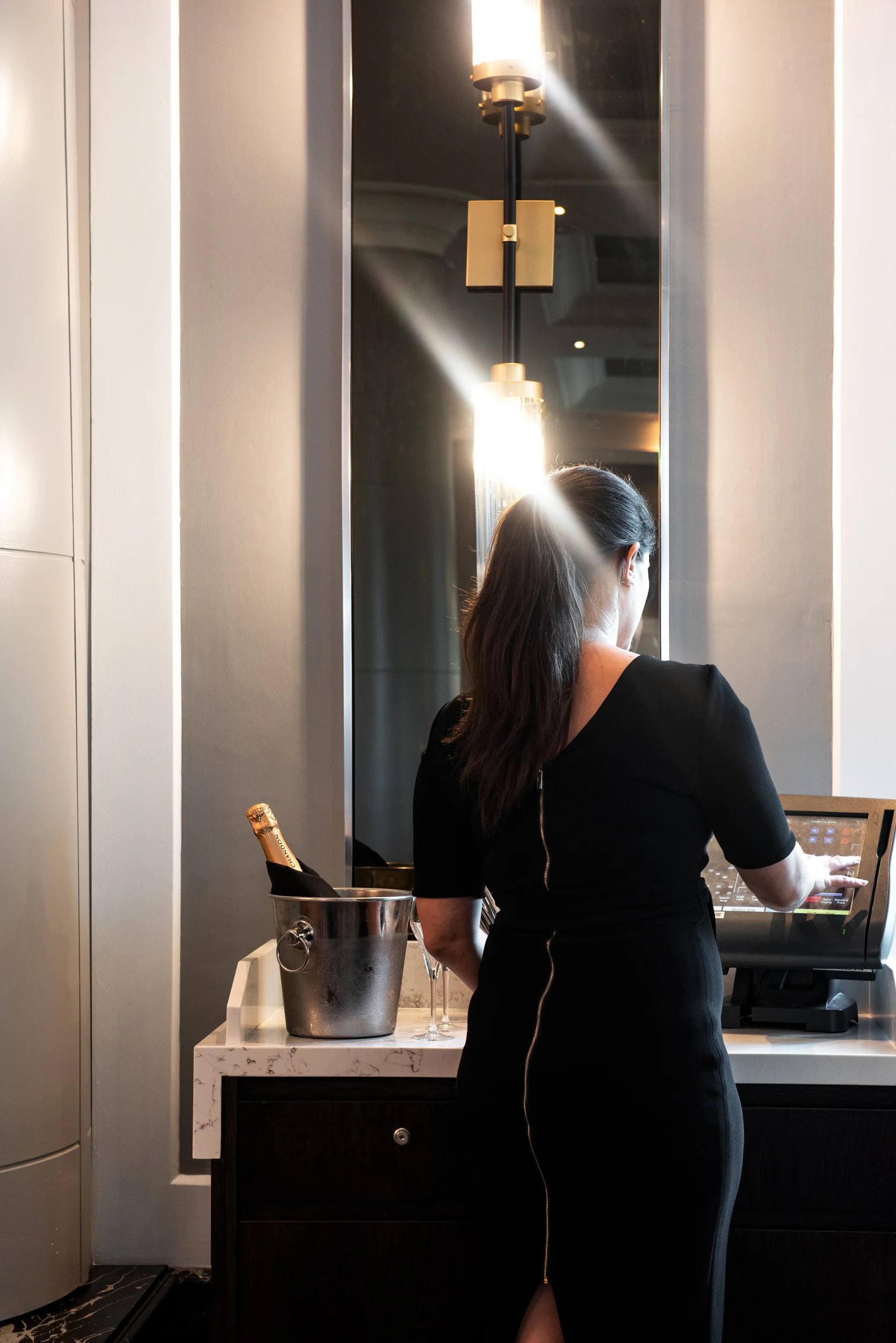 MH_BNEDT_RestaurantLifestyle-03.jpg