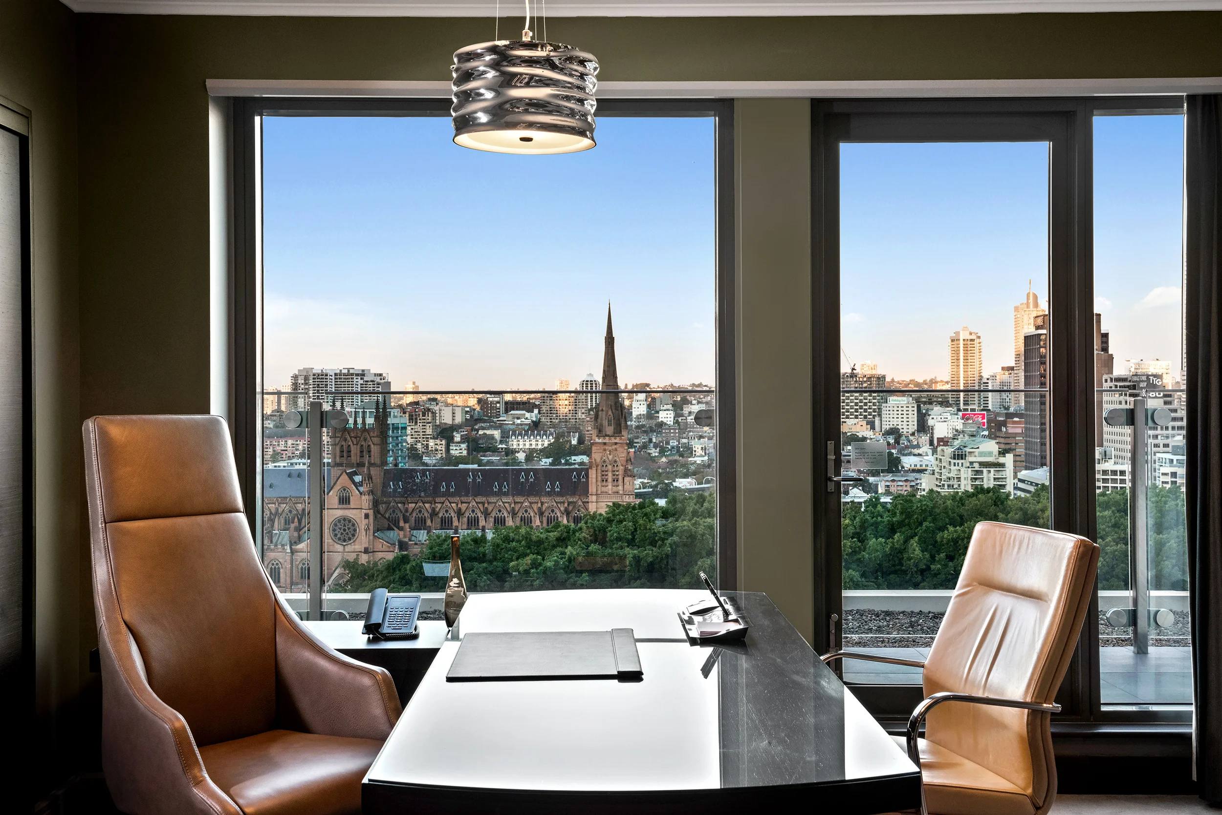 SHE_SYDSI_deluxe_terrace_suite_051.jpg