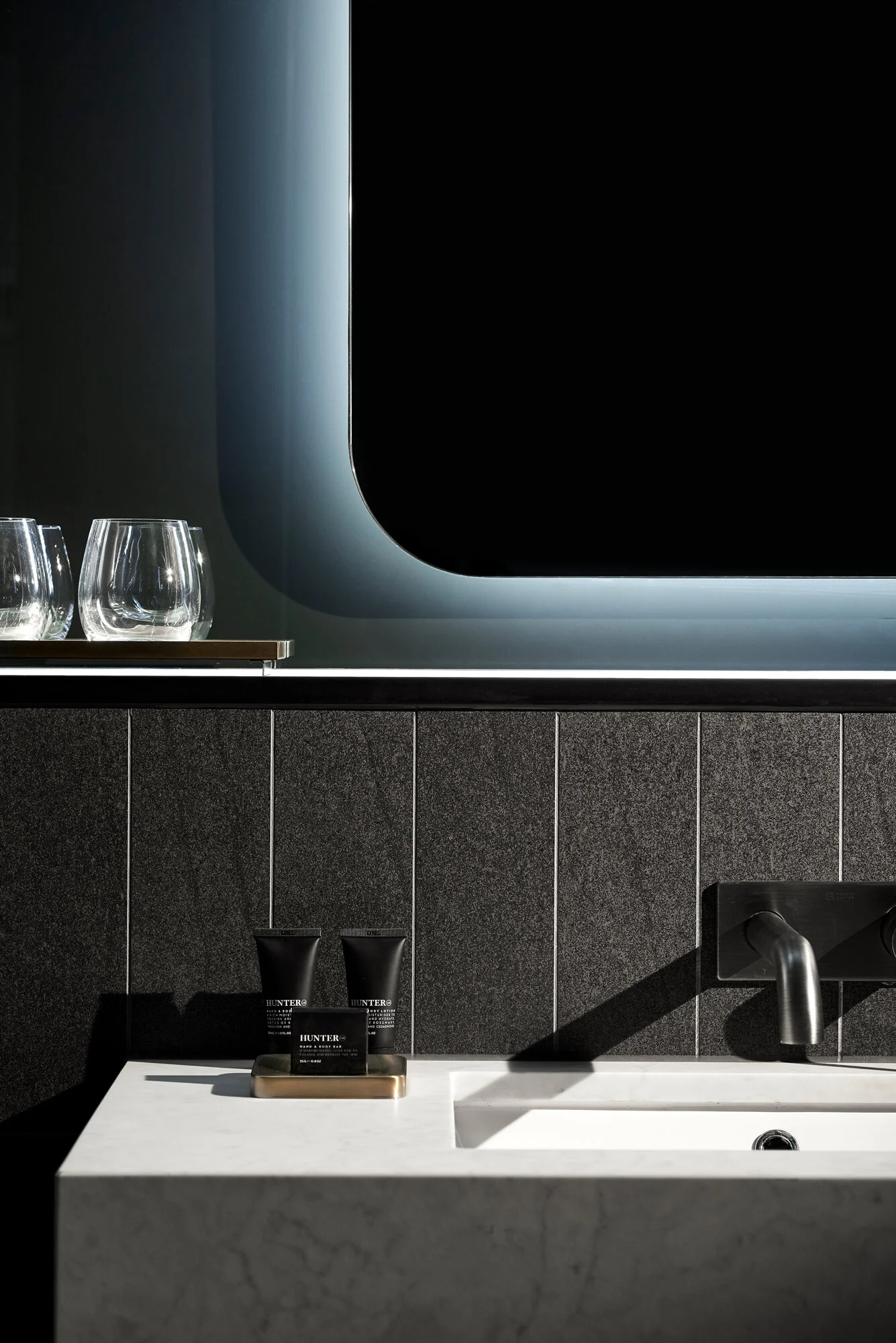 AUTO_CBRAK_MidnightClassic_bathroom2.jpg