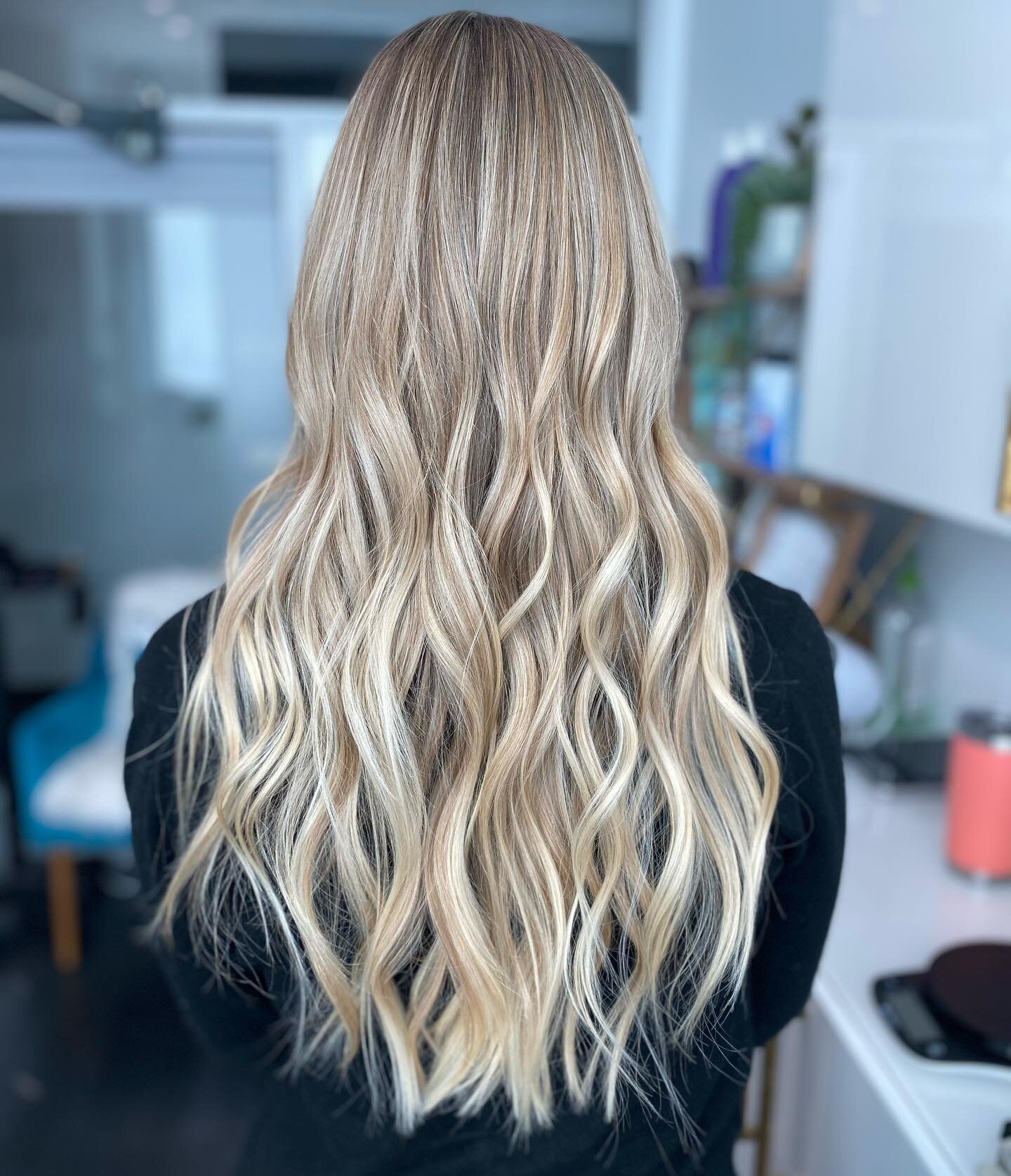 Finish 2020 with amazing hair bc you deserve to smile about something this year! Limited December spaces available, book now!! &bull;
&bull;
&bull;
&bull;
&bull;
&bull;
&bull;
&bull;
#hairbymackenziejacobs #hermosabeach #sunkissedhairstudio #hermosab