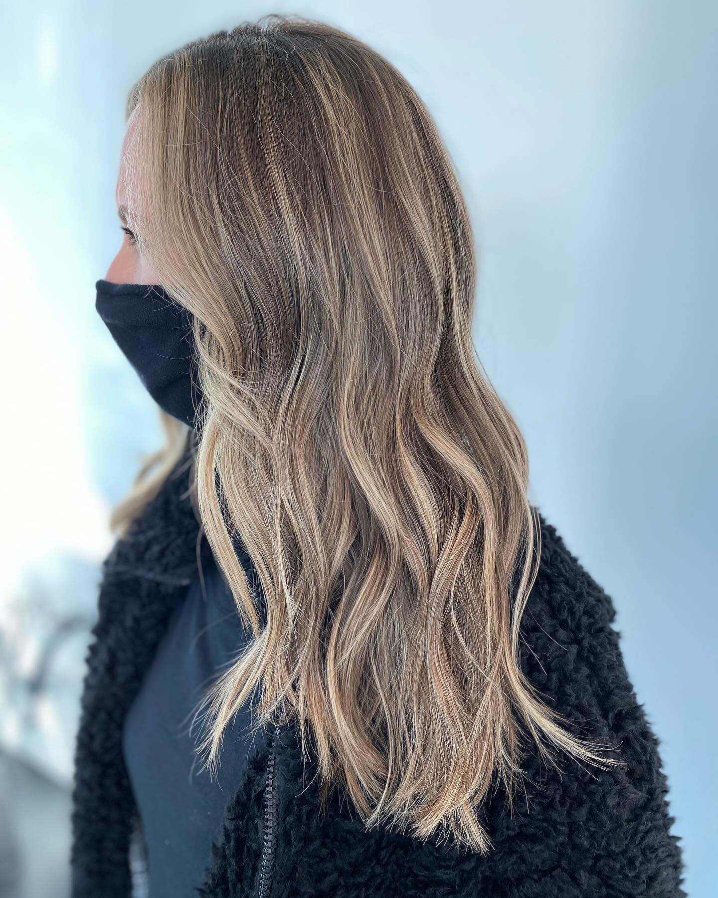 Lived in hair dreams!  Now booking for March appointments! Link in bio or DM for consultation &bull;
&bull;
&bull;
&bull;
&bull;
&bull;
&bull;
&bull;
#hairbymackenziejacobs #hermosabeach #sunkissedhairstudio #hermosabeachhair #manhattanbeach #redondo