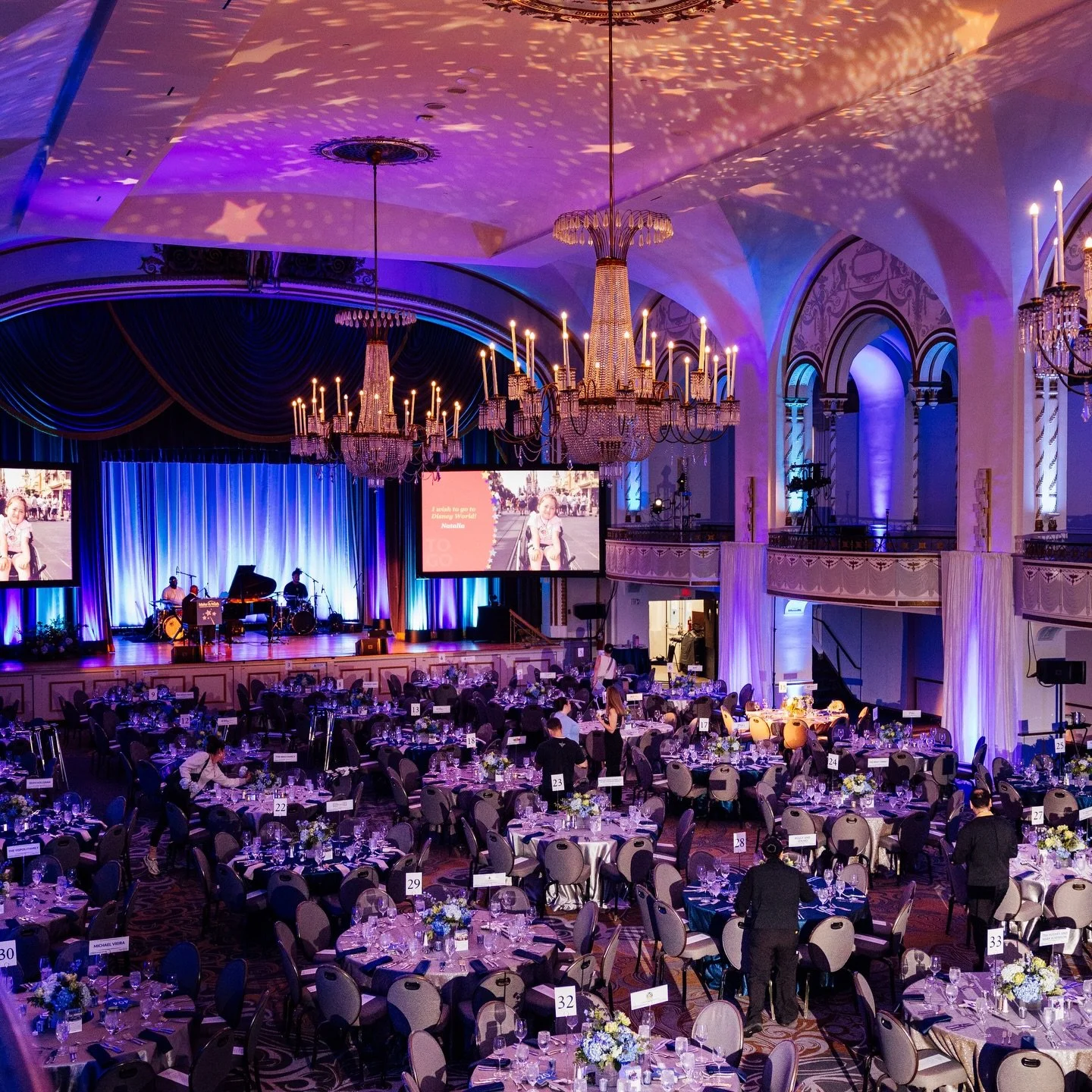 Designing nights where every detail sparkles and shines ✨ From celestial moments to meaningful impact with Wish Families the Make-A-Wish Annual Gala had it all. With the debut of our Sparkle Bar!

Event Planner: @saphierevents 
Client: @makeawishmari