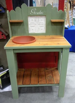 green potting table.jpg