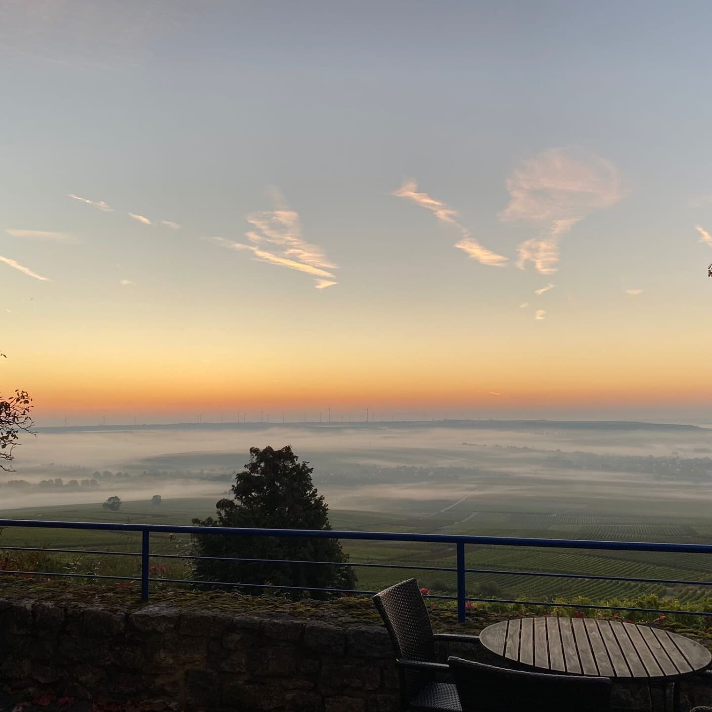 Guten Morgen Welt 😀

Wir freuen uns auf Sie und auf diesen sch&ouml;nen Herbsttag auf unserer Terrasse. 

#gramms #gcrheinhessen #st.johann #restaurant #terrasse #herbsttag #st.johann #sprendlingen #gau-bickelheim #mainz #badkreuznach