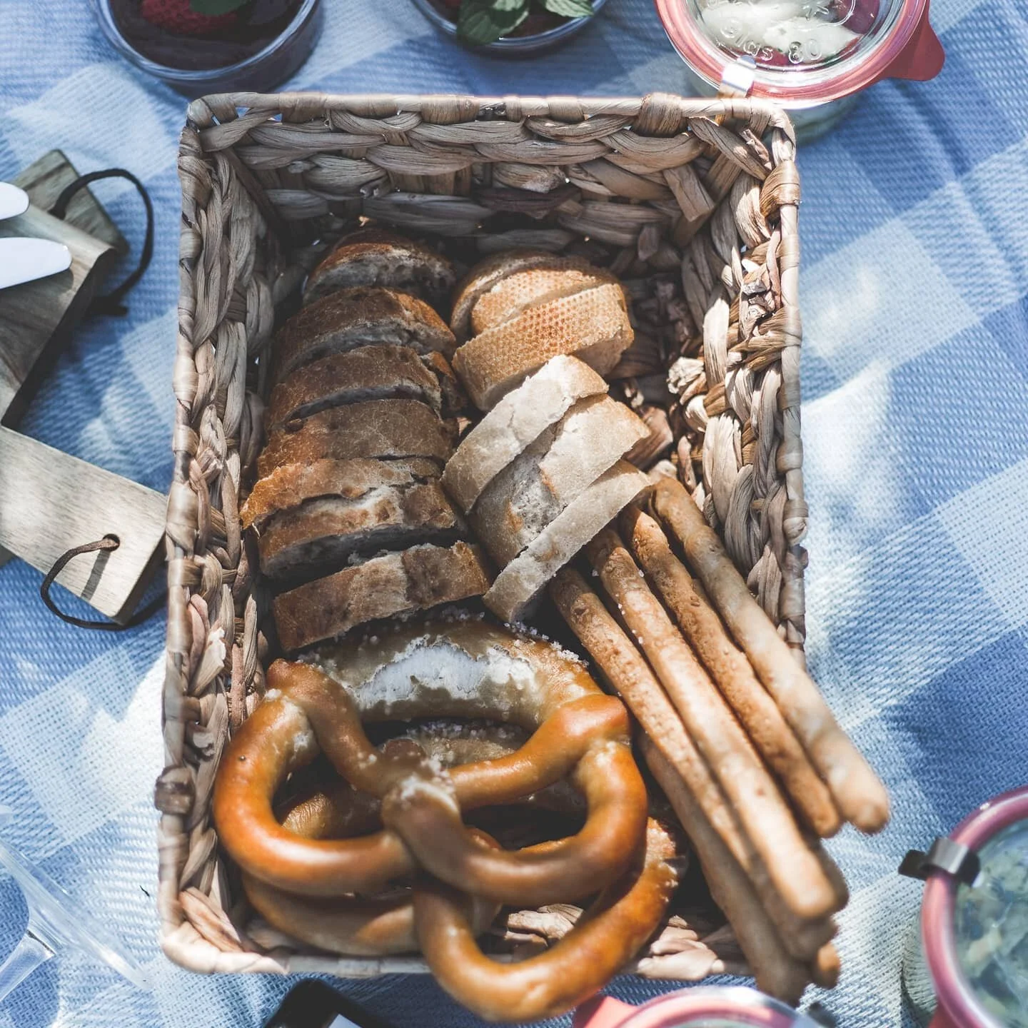 Wir haben uns etwas Sch&ouml;nes f&uuml;r Sie ausgedacht:

https://www.gramms-restaurant.de/picknicken-auf-dem-wiberg

Picknicken Sie mit einem gef&uuml;llten Korb voller Leckereien

@Weingut Sch&auml;fer &amp; Sohn

@zauberhaftphotography  vielen Da