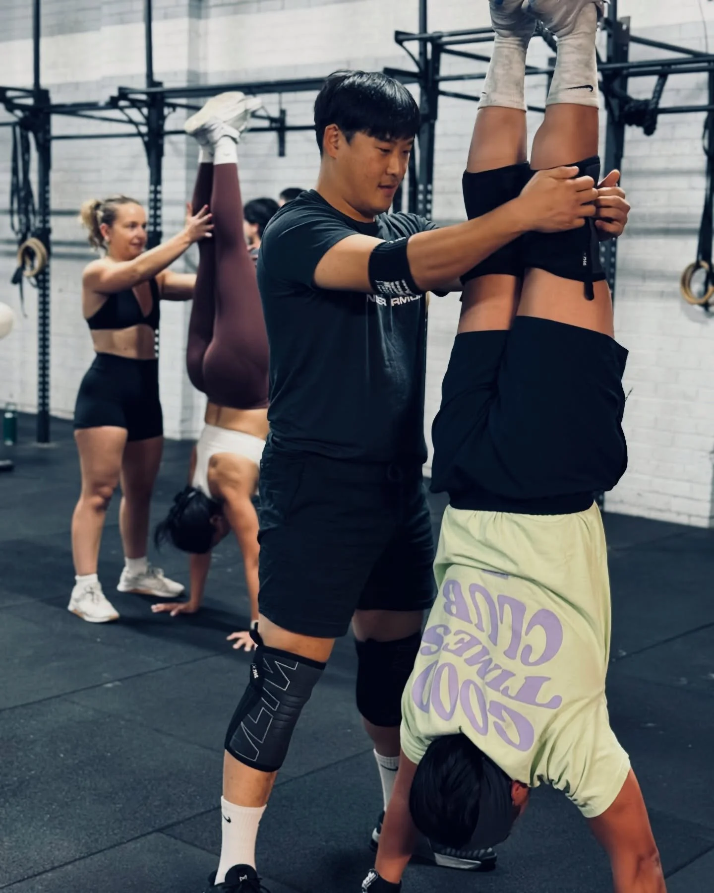 Wednesday night&rsquo;s gymnastics workshop was all about learning, playing and getting upside down! 🤸🤸&zwj;♀️🤸&zwj;♂️
-
Handstand walking is one of the coolest CrossFit skills to work on, do you agree?
-
⚒️ #forgeathletic