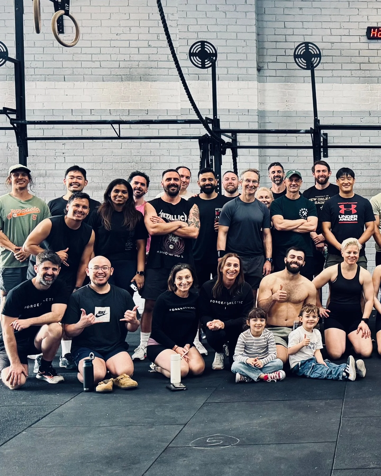A huge thank you to everyone who jumped in and competed at our In-House Bash!
-
It was an awesome day with a few tough workouts, plenty of laughs and time to celebrate together at the end.
-
Tunes 🎶 Weights 🏋🏻&zwj;♂️ Mates 👯&zwj;♂️
-
⚒️ #forgeath