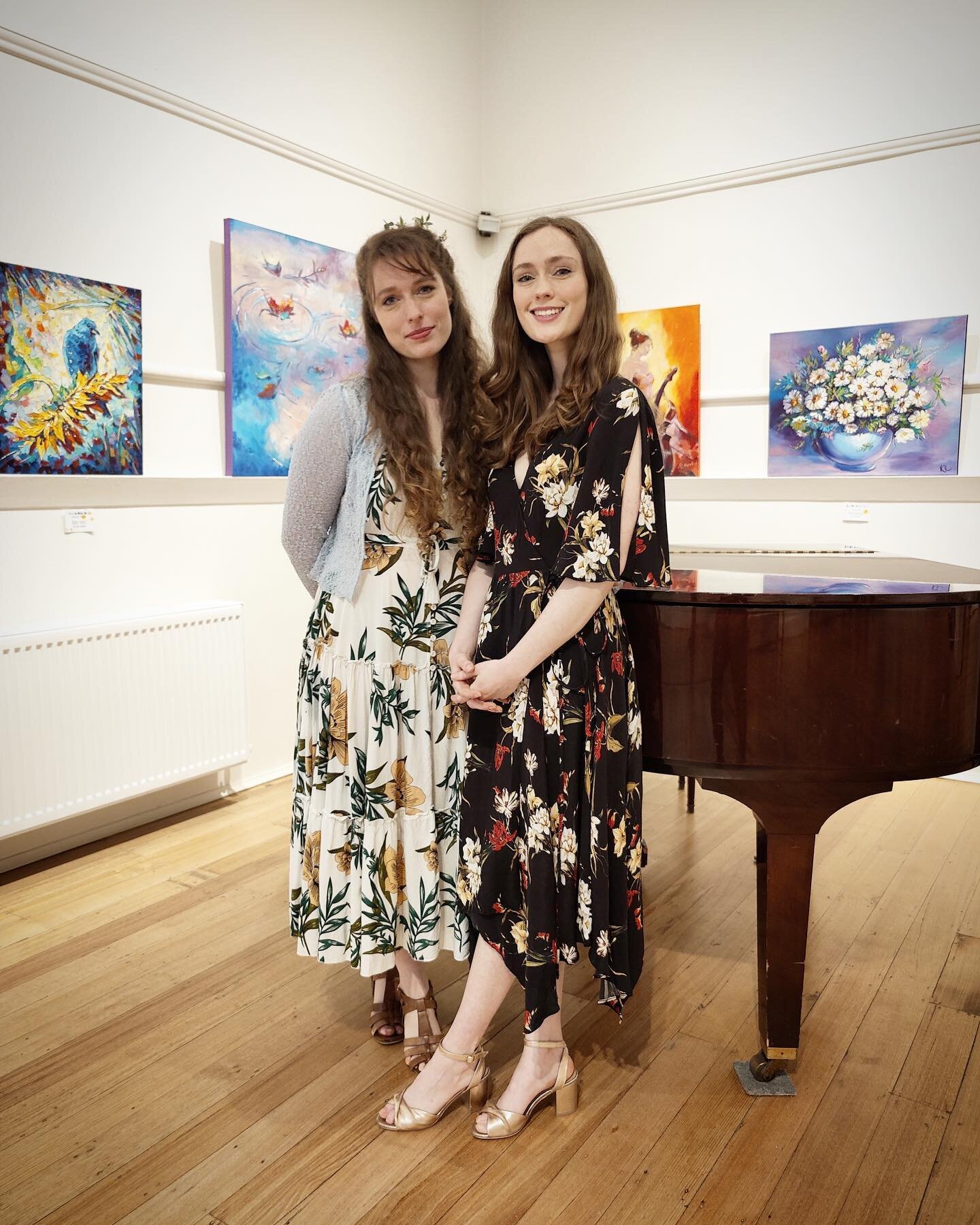 We had the honour of playing at the @victorianartistssociety last month 🌸 What a magical venue to perform at 💕&hearts;️ 

A big thank you to @artacademica.school for having us be a part of a beautiful exhibition 🙏🏻🫶🏻
&bull;
&bull;
&bull;
#singe