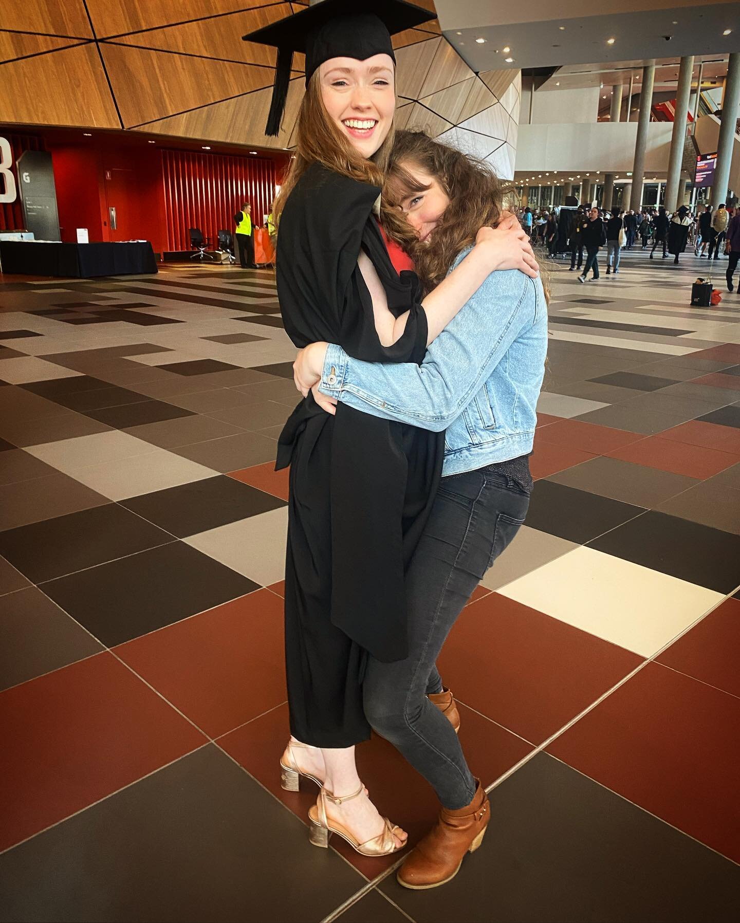 You go girl!! Congrats on graduating Zooey ❤️👩&zwj;🎓🎉 Couldn&rsquo;t be prouder! ⭐️ Love you!
&bull;
&bull;
&bull;

#graduation #teacher #education #university #Swinburne #sisters