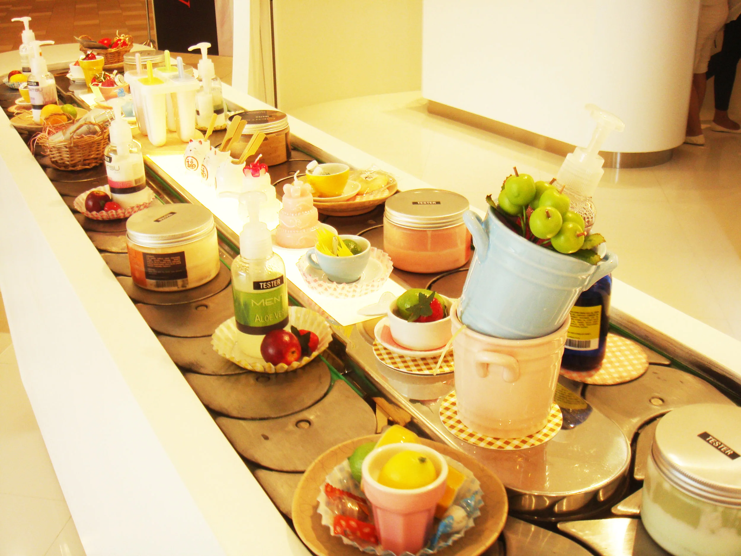  Mentsu - Conveyor Belt Display 