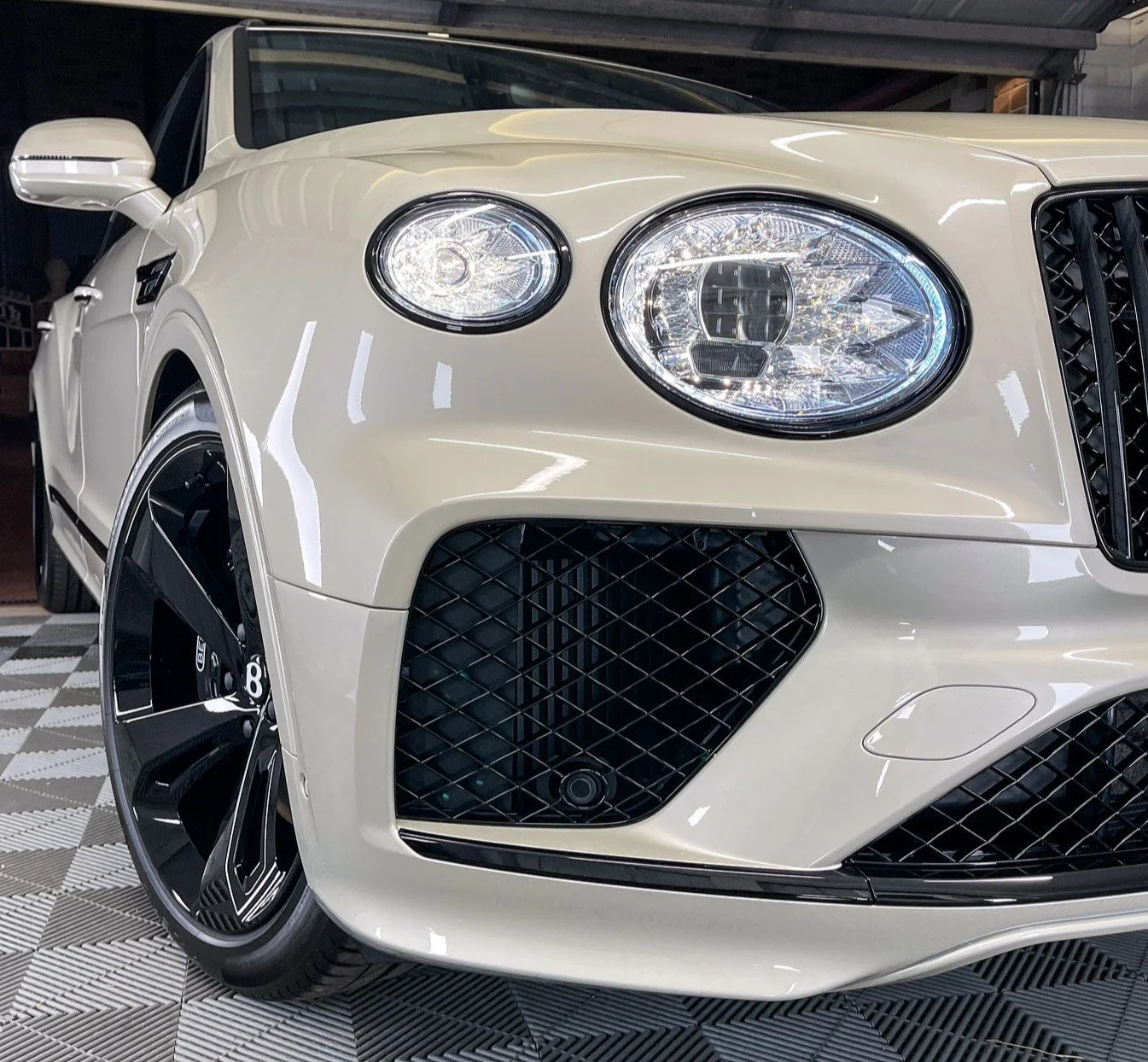 Bentely Bentayga.jpg