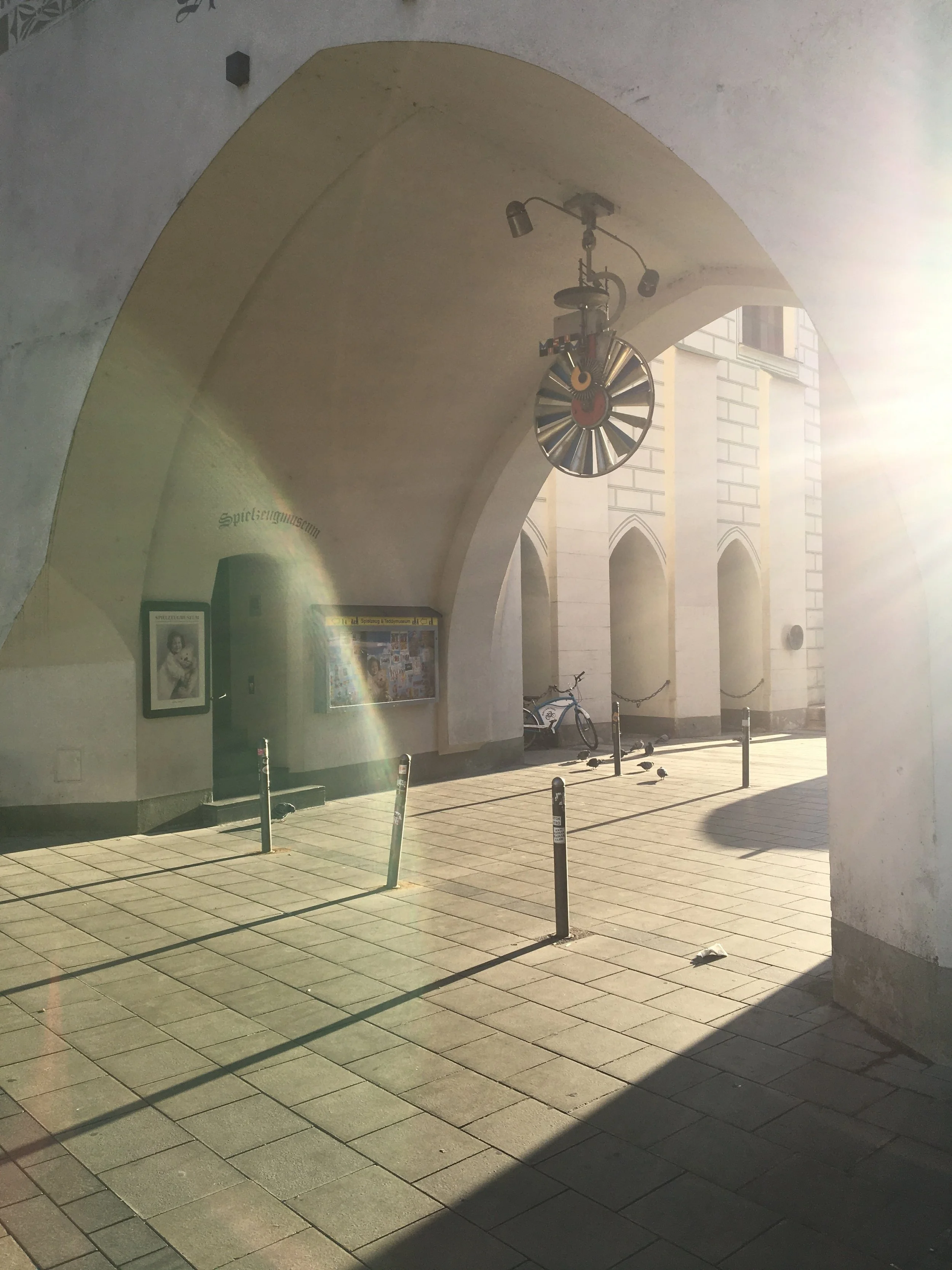 DERRICK &amp; CO – EXPERIENCE THE OLD FILM LOCATIONS UP CLOSE