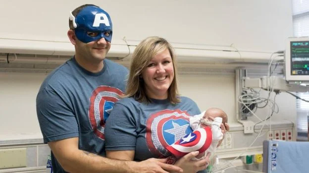 Fritz and Jennifer Behnke, proud of their "little fighter" William. Image copyright: SCHAUMBURG PHOTOGRAPHY AND MARCH OF DIMES.