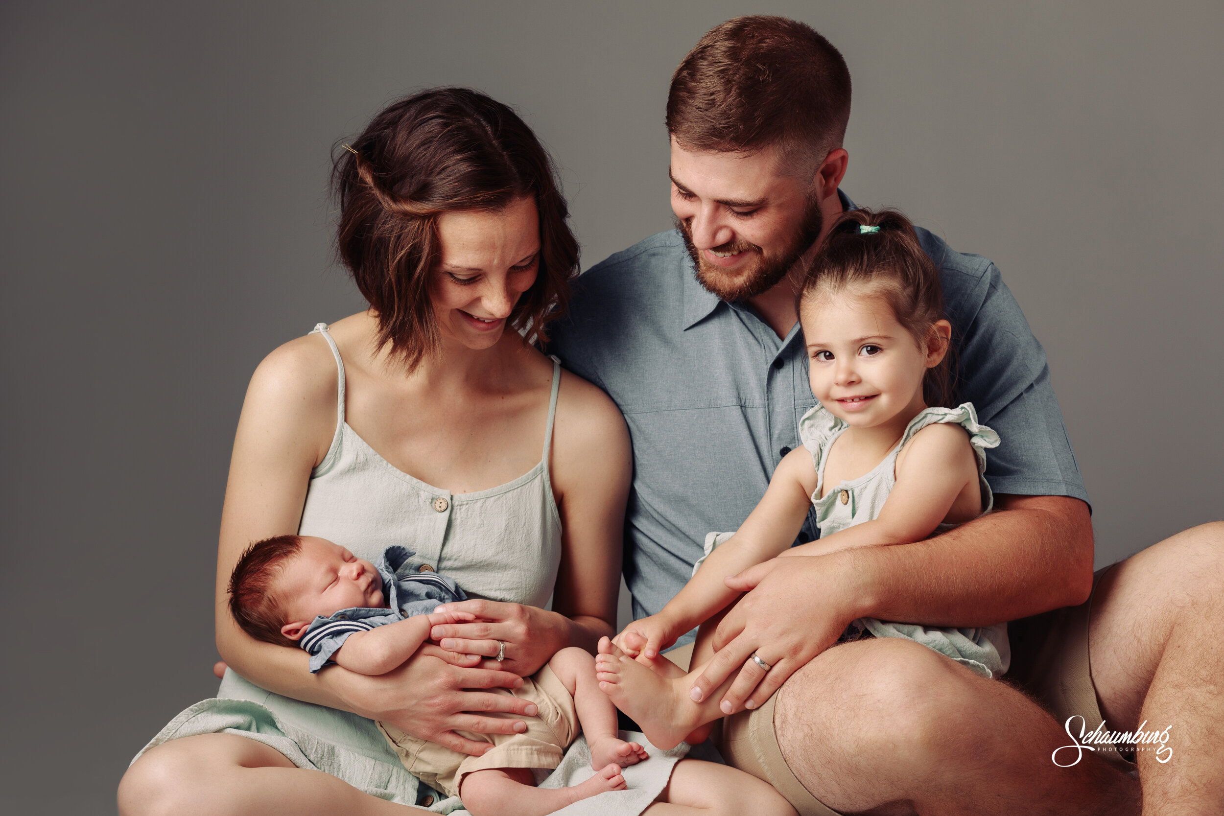 Harlow's Newborn Session with Lawrence, KS Photographer | Emmalee Schaumburg