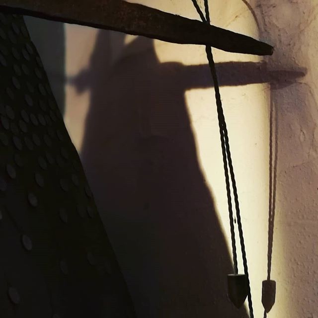 Shadows on the wall 
#ceramicart #sculpture #ceramix #foundobjects