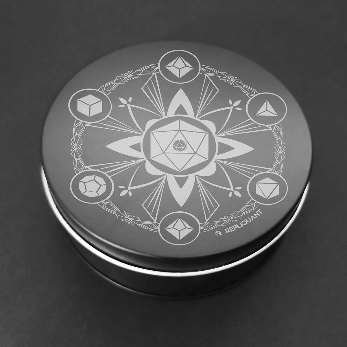 boite-dice-metallique-ronde-jdr-paillette-architecture-fleur-rpg.jpg